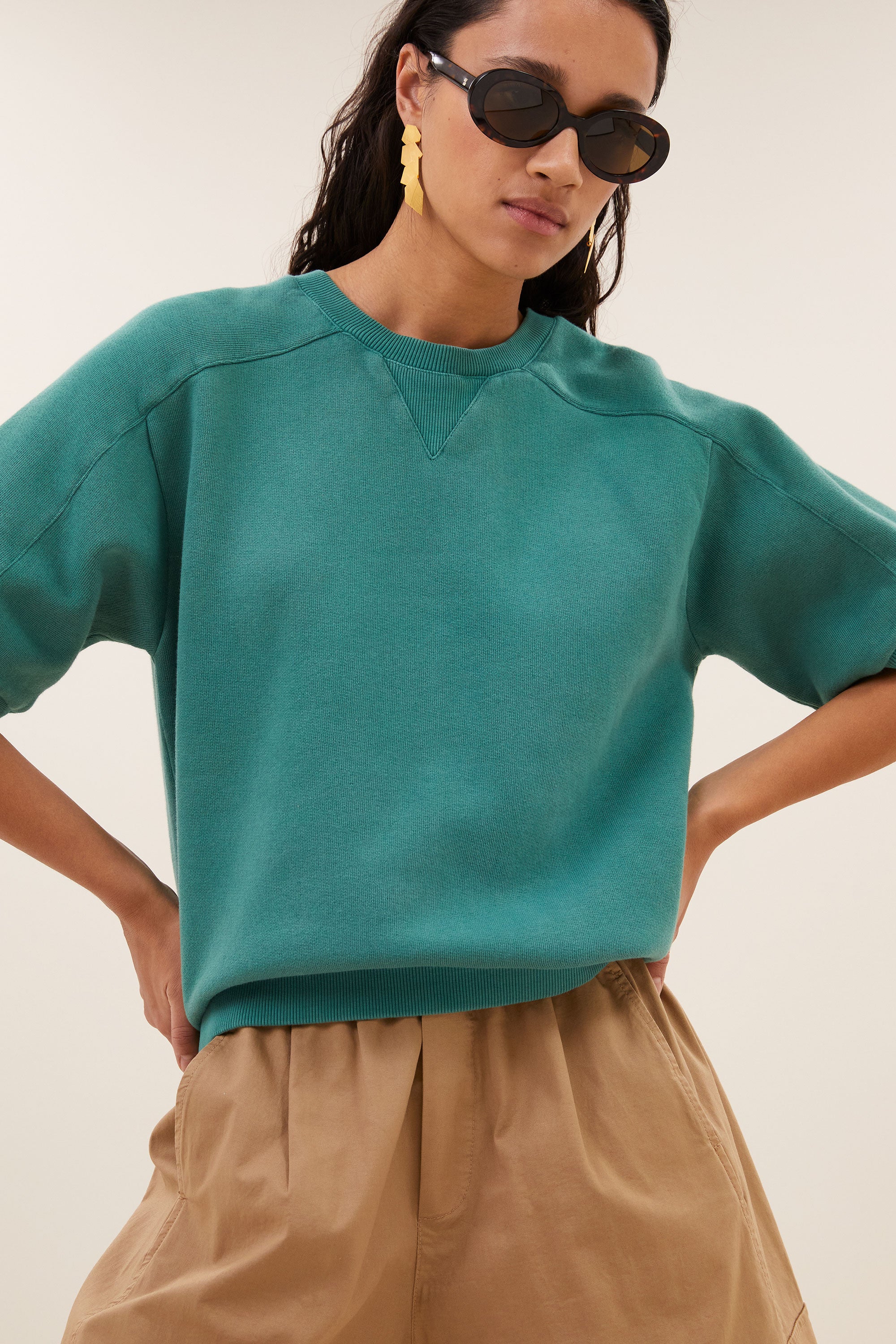 gina-top-frosty-green-korte fit-must-have essential-biologisch katoen-by-bar-detail
