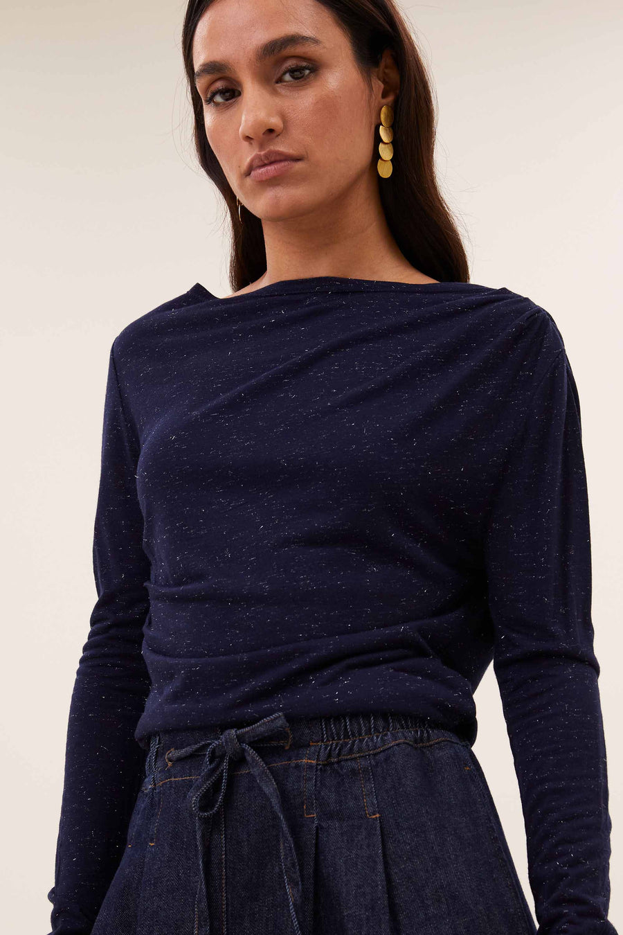 leya-sparkle-top-night-sky-a-lijn fit-all-time classic-aansluitende fit-by-bar-sfeerbeeld