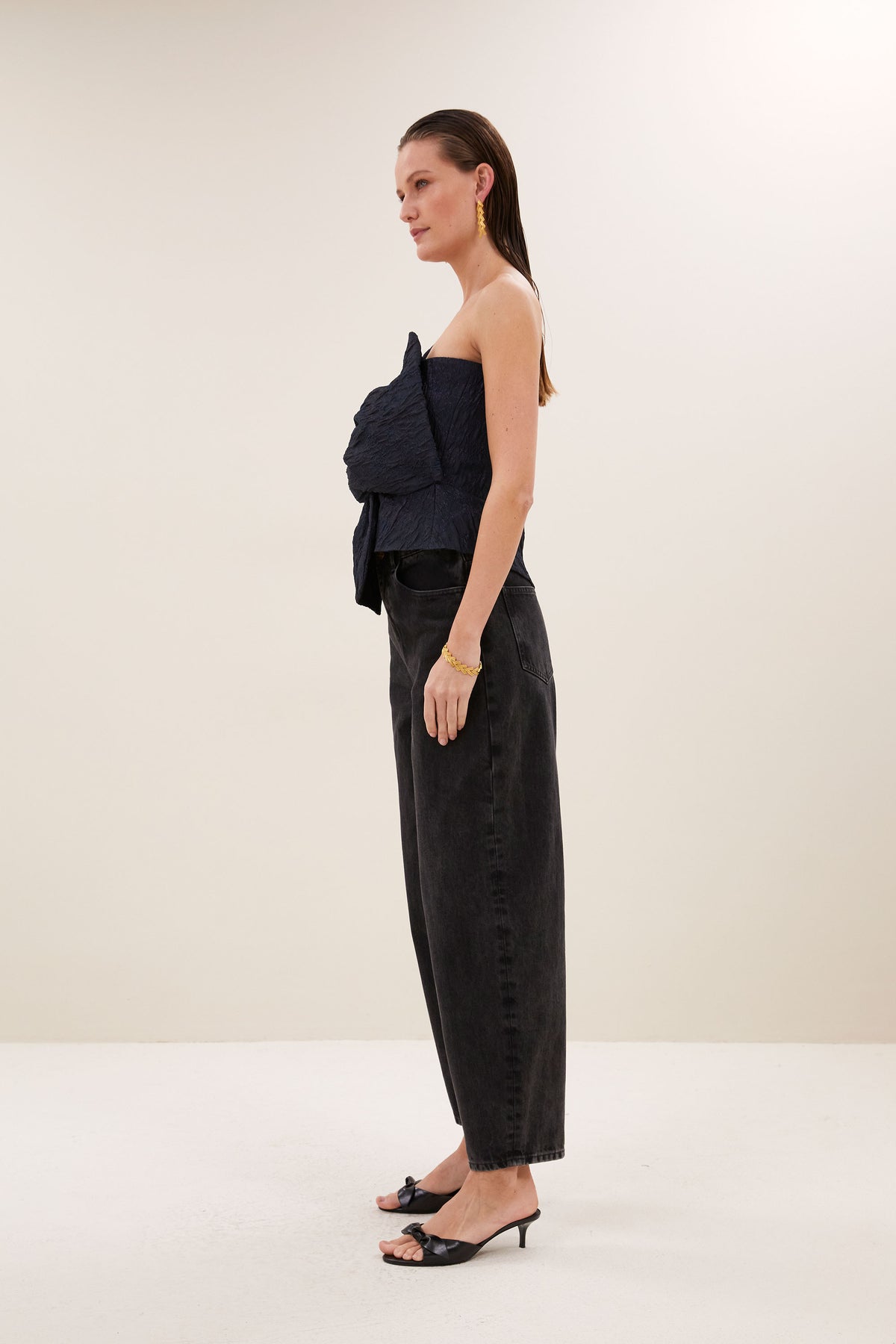 jula-jacquard-top-midnight-all-time classic-blinde ritssluiting-aansluitende fit-by-bar-zijaanzicht