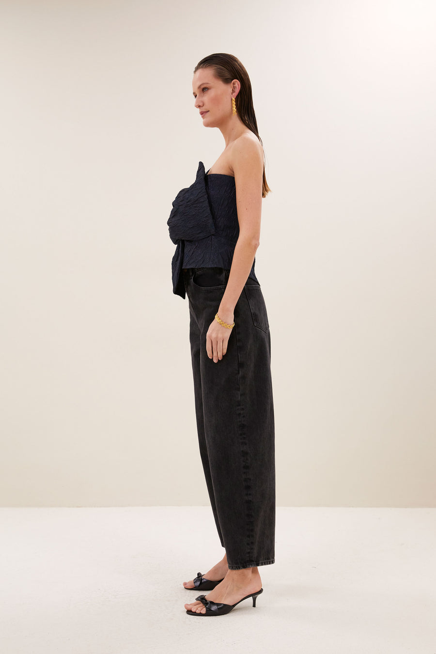 jula-jacquard-top-midnight-all-time classic-blinde ritssluiting-aansluitende fit-by-bar-zijaanzicht