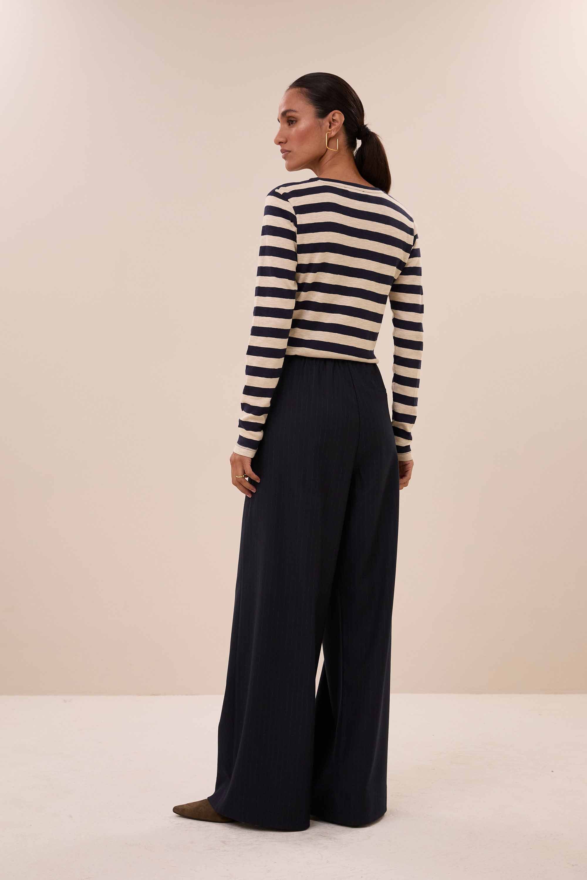 basic-ls-big-stripe-top-night-sky-all-time classic-aansluitende fit-biologisch katoen-by-bar-achteraanzicht
