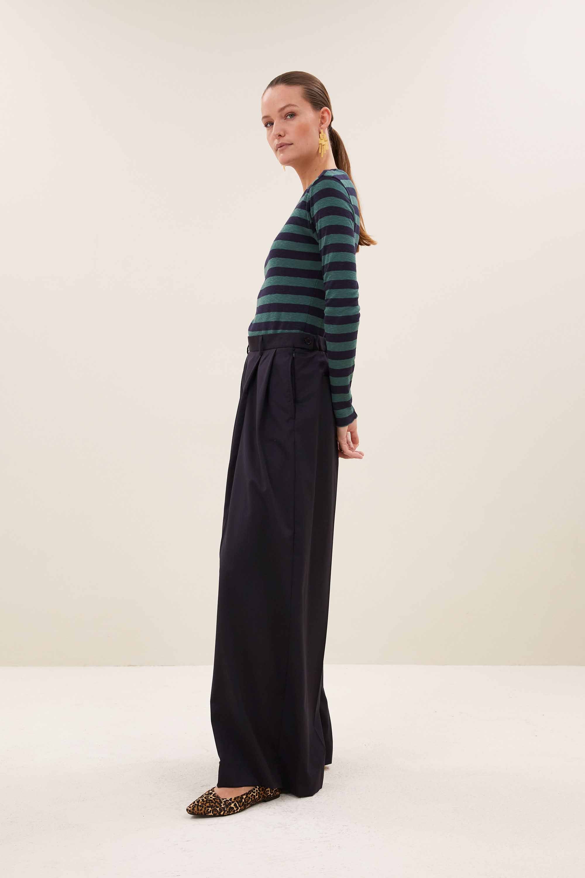 basic-ls-big-stripe-top-deep-green-2-all-time classic-aansluitende fit-biologisch katoen-by-bar-zijaanzicht