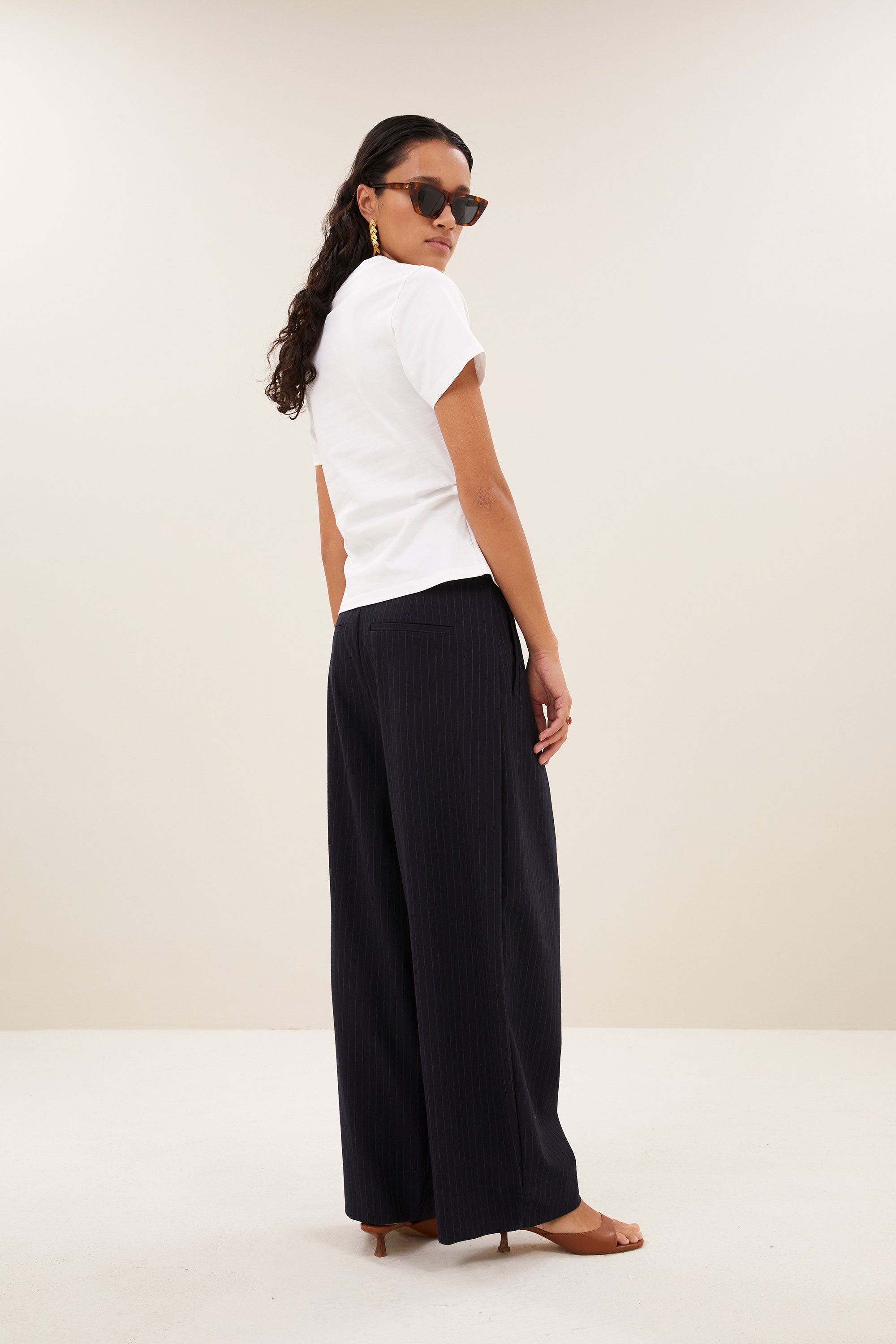 freja-shirt-white-all-time classic-aansluitende fit-biologisch katoen-by-bar-achteraanzicht