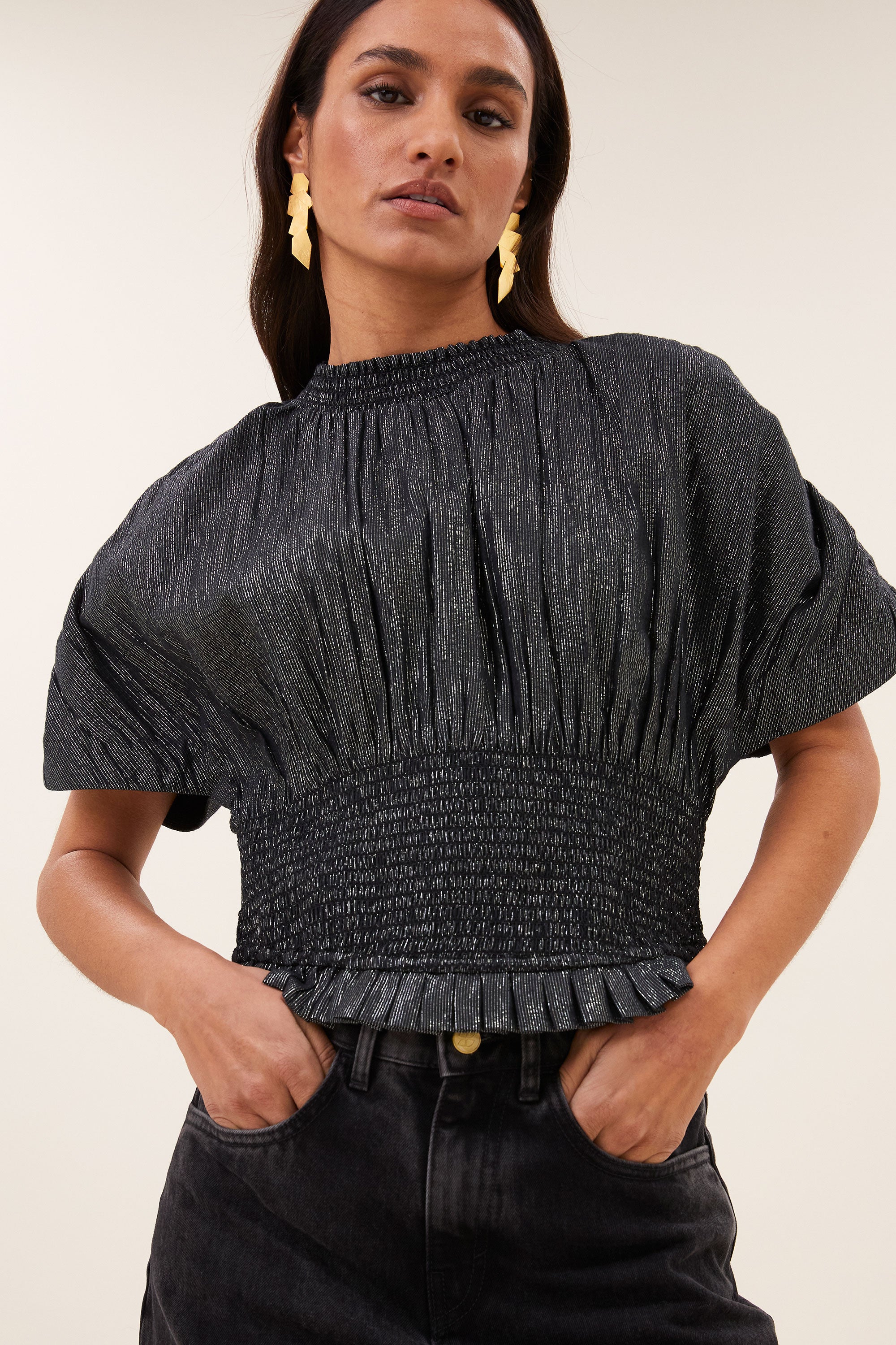 mela-lurex-blouse-silver-aansluitende fit-elastisch smok detail-subtiel geweven lurex draad-by-bar-detail
