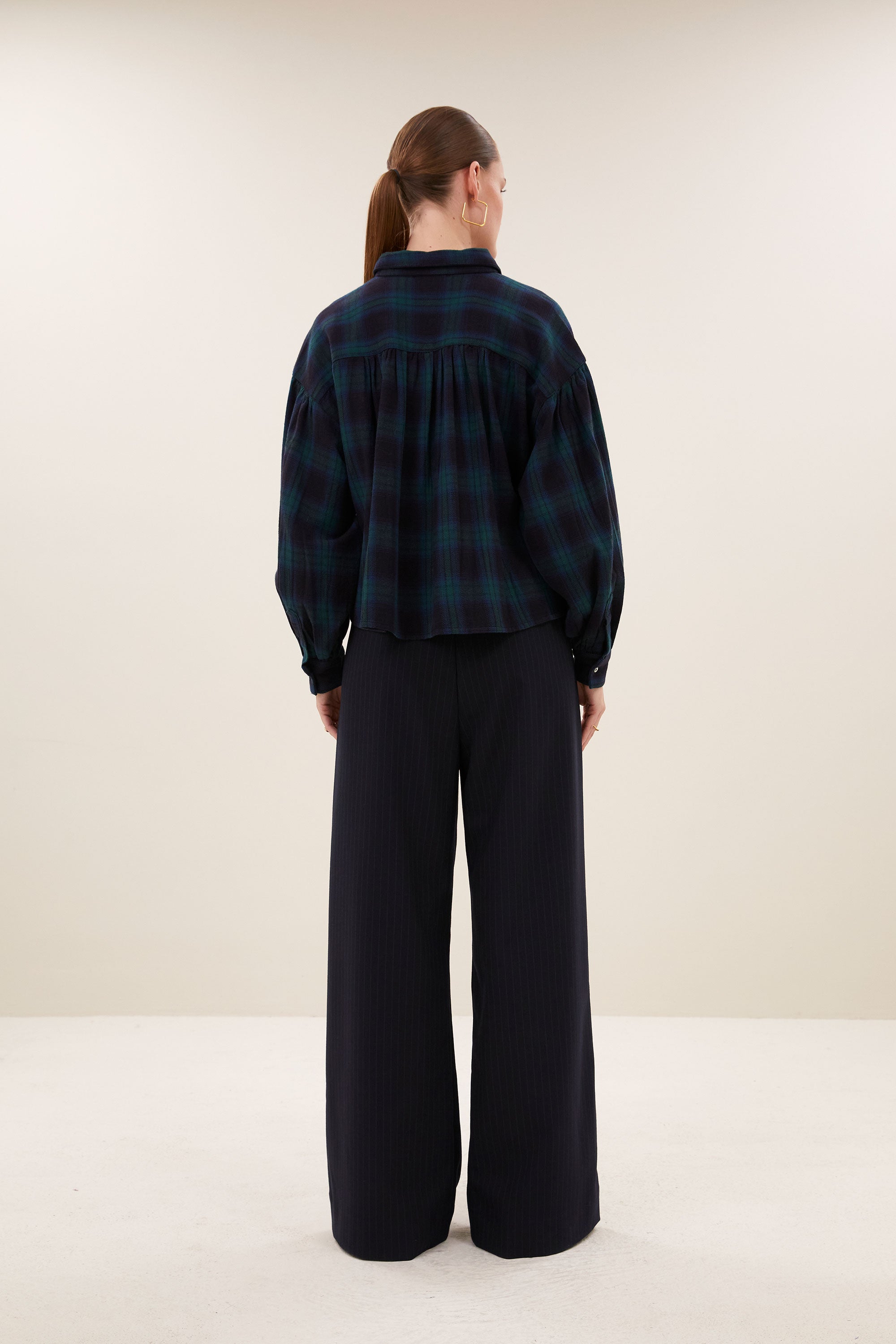 sarah-short-green-check-blouse-green-tartan-check-korte fit-knoopsluiting-biologisch katoen-by-bar-achteraanzicht