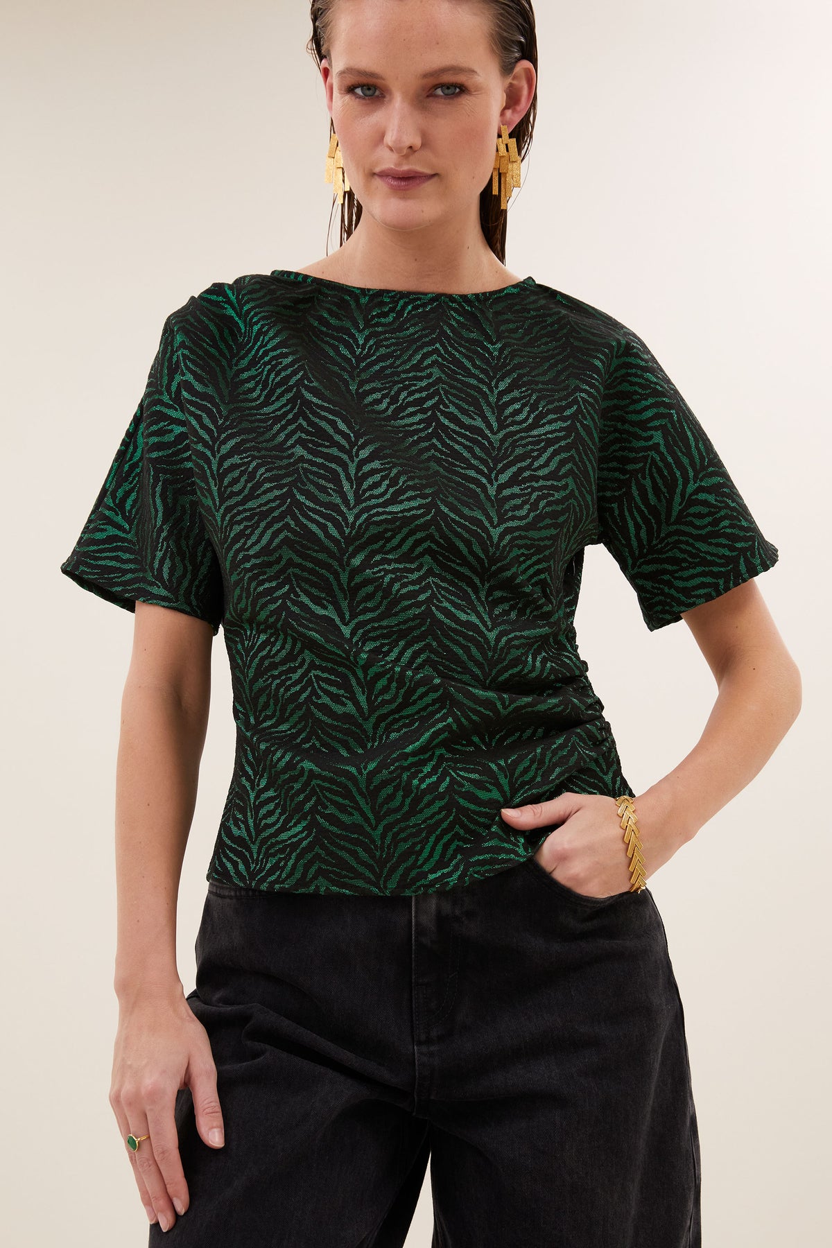 lola-zip-zebra-blouse-green-zebra-korte fit-all-time classic-aansluitende fit-by-bar-detail