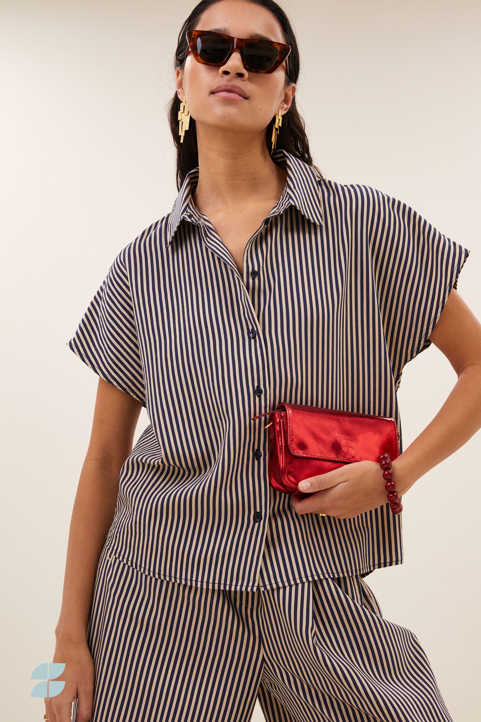 barley-stripe-blouse-midnight-stripe-kleine kapmouw-opstaande kraag-draagbaar als set-by-bar-vooraanzicht