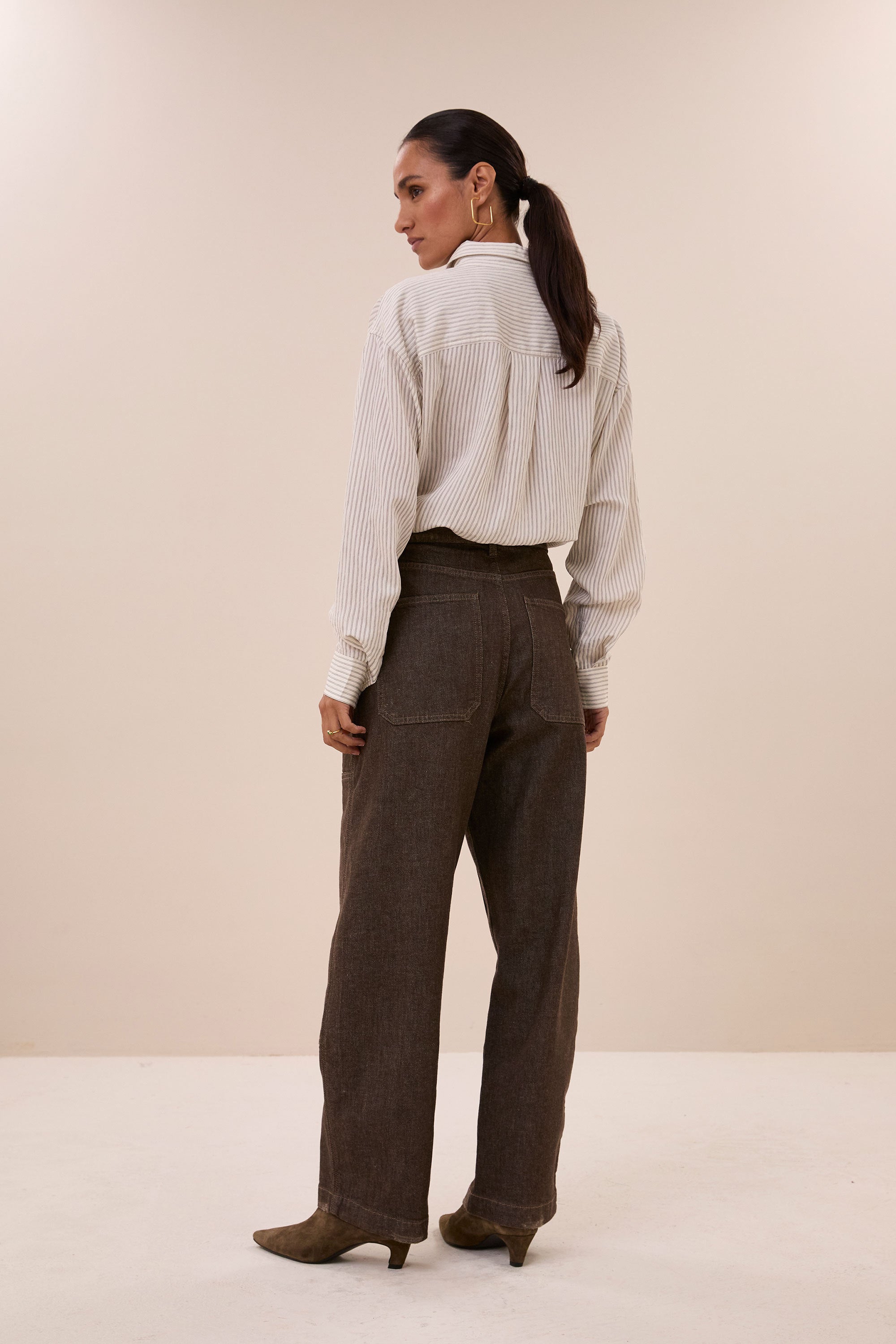 lise-thin-stripe-blouse-jet-black-stripe-casual fit-comfortabele pasvorm-must-have essential-by-bar-achteraanzicht
