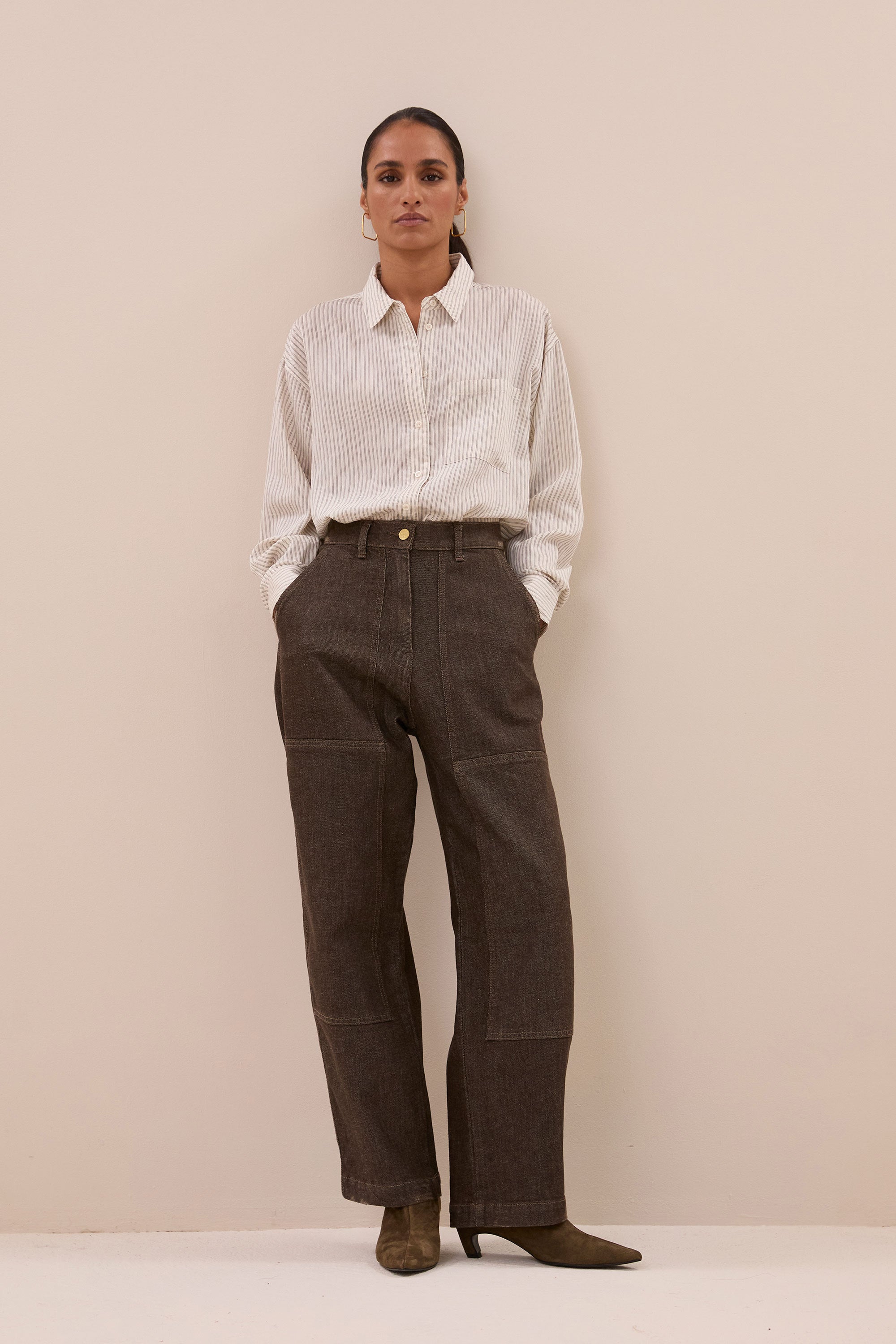 lise-thin-stripe-blouse-jet-black-stripe-casual fit-comfortabele pasvorm-must-have essential-by-bar-detail