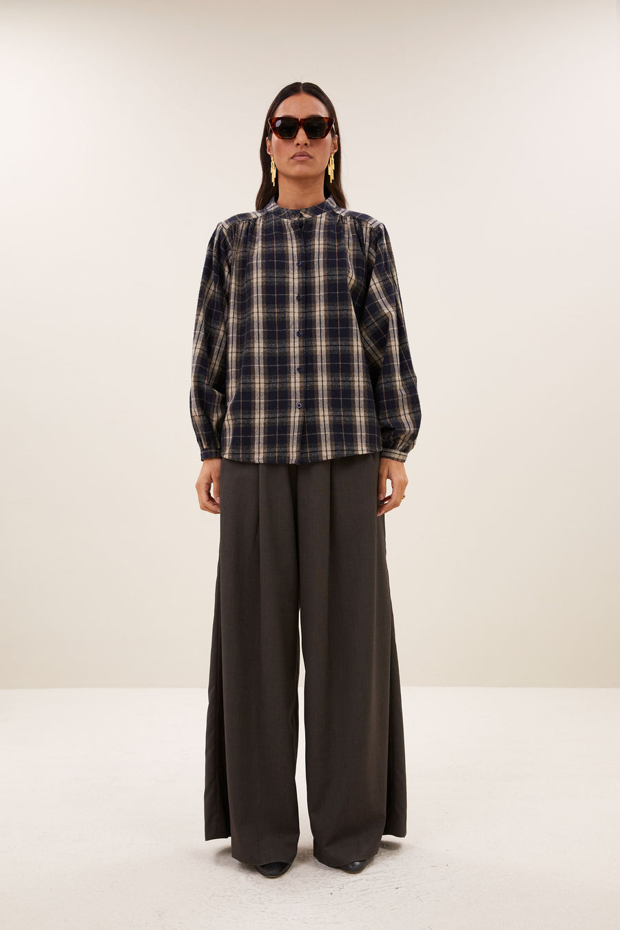 jagger-check-blouse-jagger-check-knoopsluiting-katoen kwaliteit-ronde halslijn-by-bar-sfeerbeeld