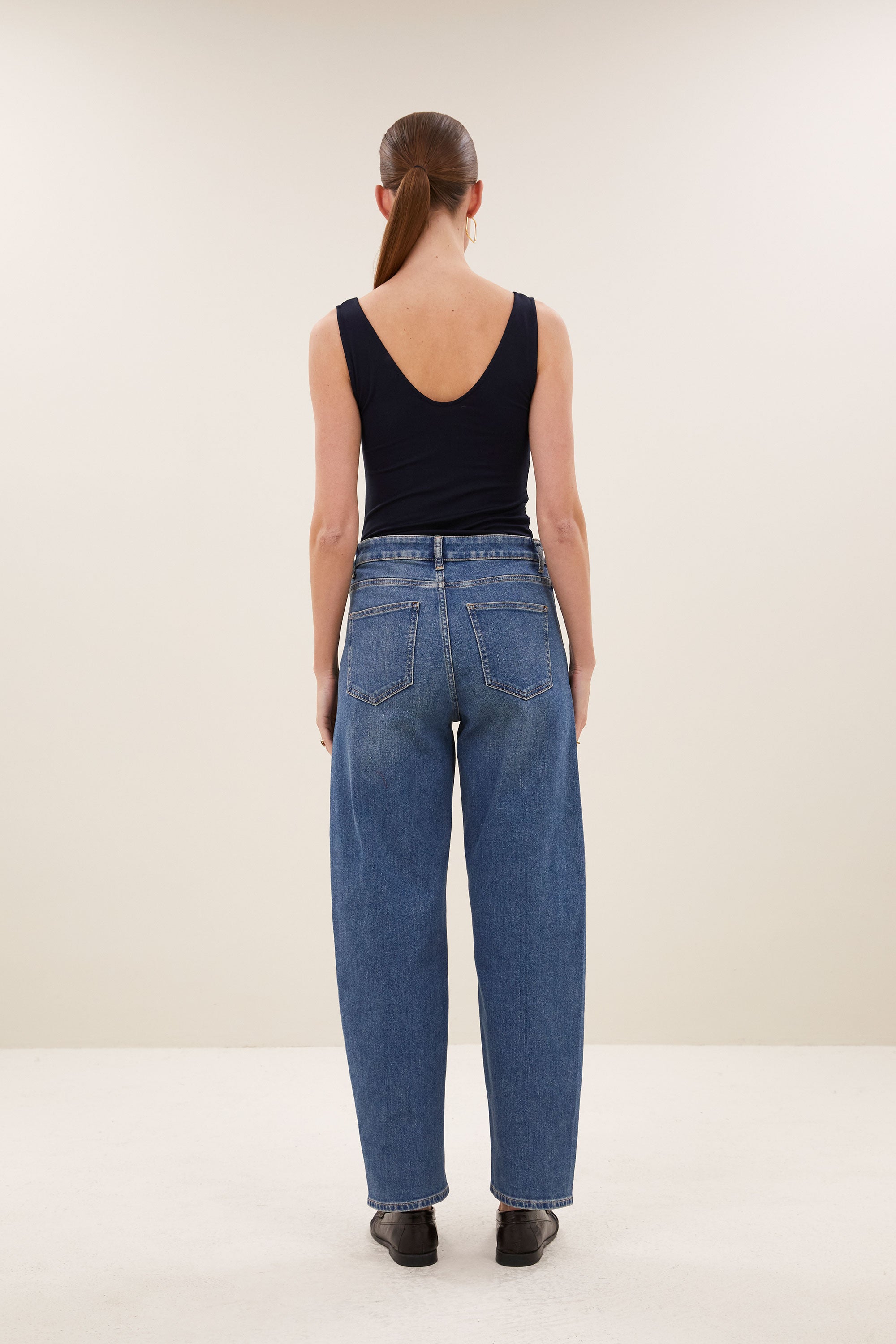 lia-singlet-dark-navy-comfortabele draagervaring-all-time classic-aansluitende fit-by-bar-achteraanzicht