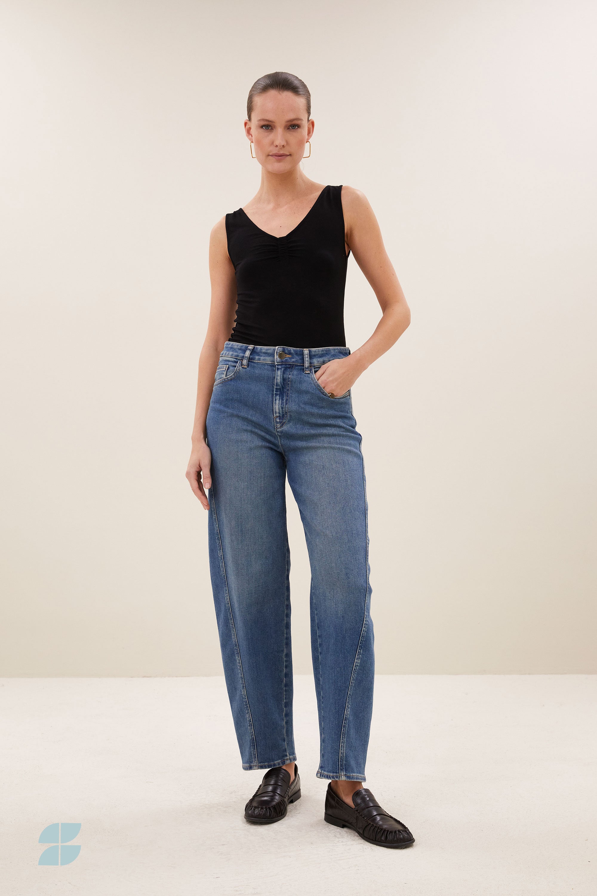 lia-singlet-black-comfortabele draagervaring-all-time classic-aansluitende fit-by-bar-sfeerbeeld