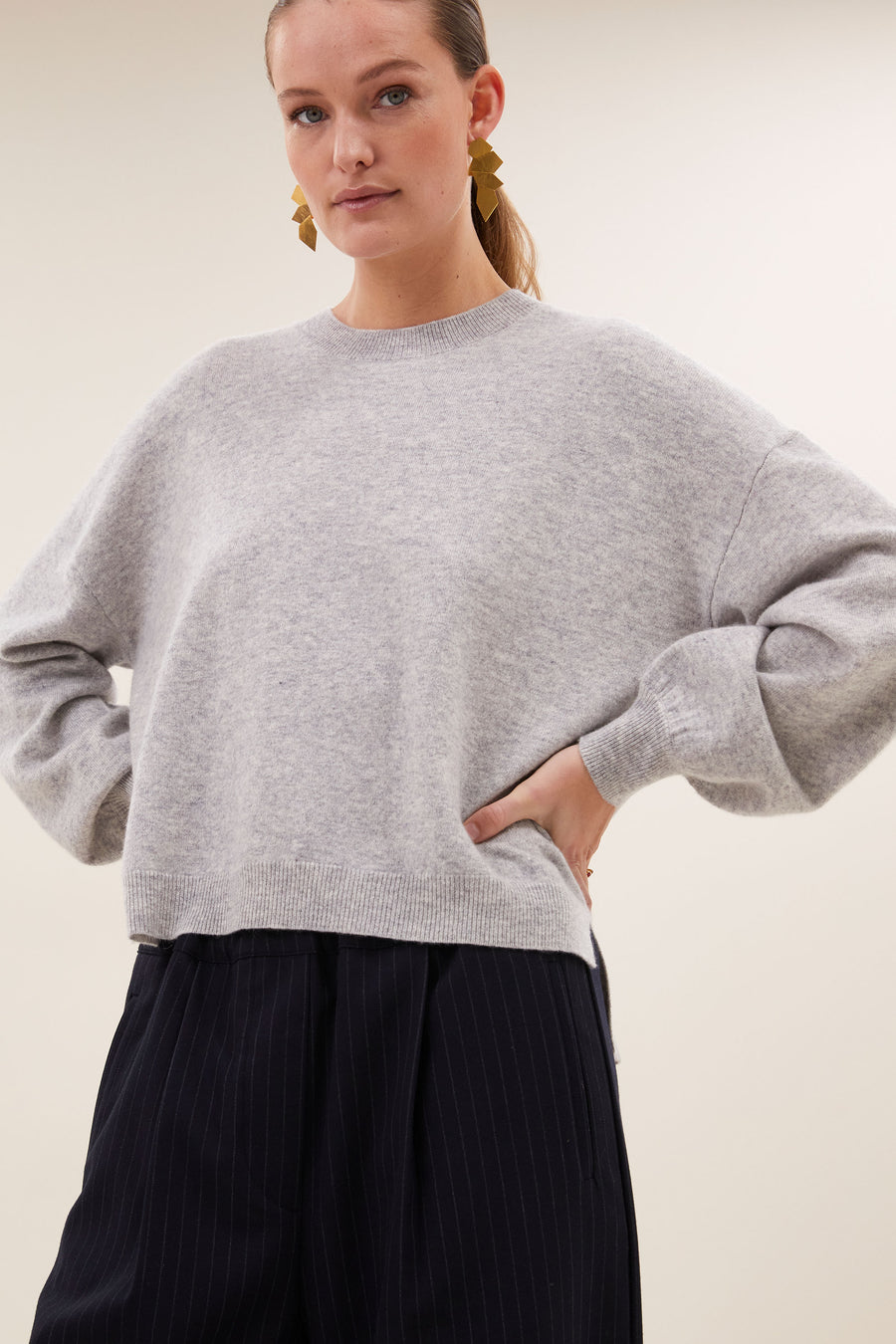 sammie-round-neck-pullover-grey-melee-merino wol-comfortabele draagervaring-all-time classic-by-bar-detail