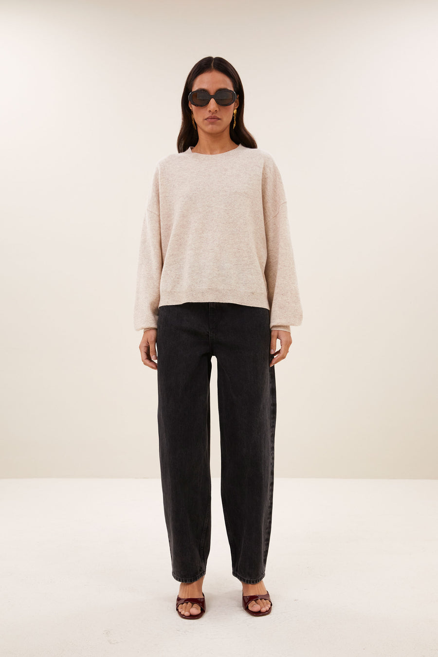 sammie-round-neck-pullover-oyster-melee-merino wol-comfortabele draagervaring-all-time classic-by-bar-aanvullende-foto