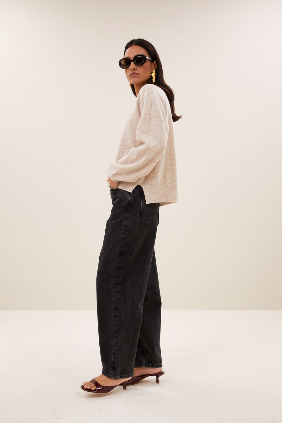 sammie-round-neck-pullover-oyster-melee-merino wol-comfortabele draagervaring-all-time classic-by-bar-zijaanzicht
