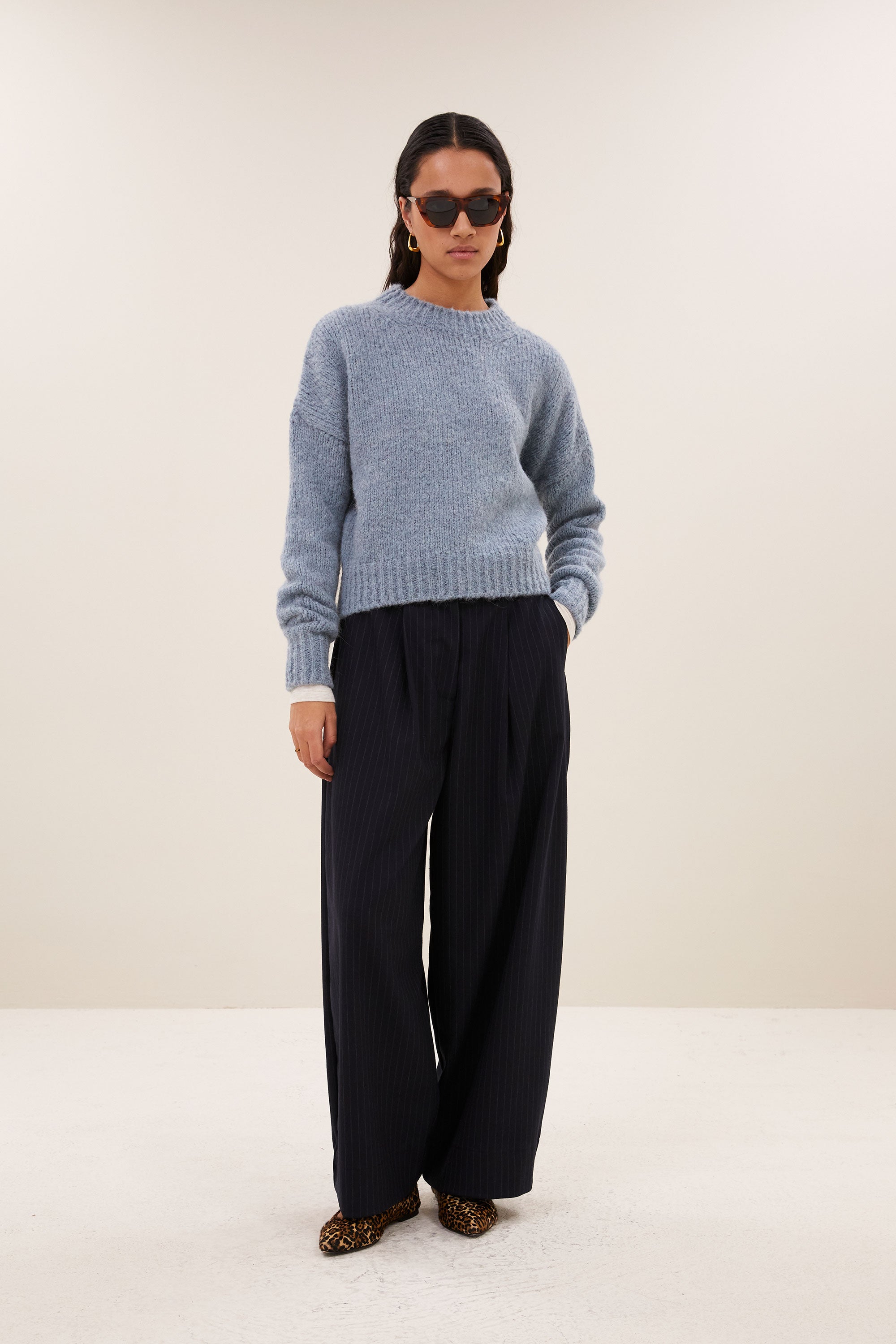 sonny-bulky-pullover-cloud-blue-alpacamix kwaliteit-korte fit-ronde halslijn-by-bar-vooraanzicht
