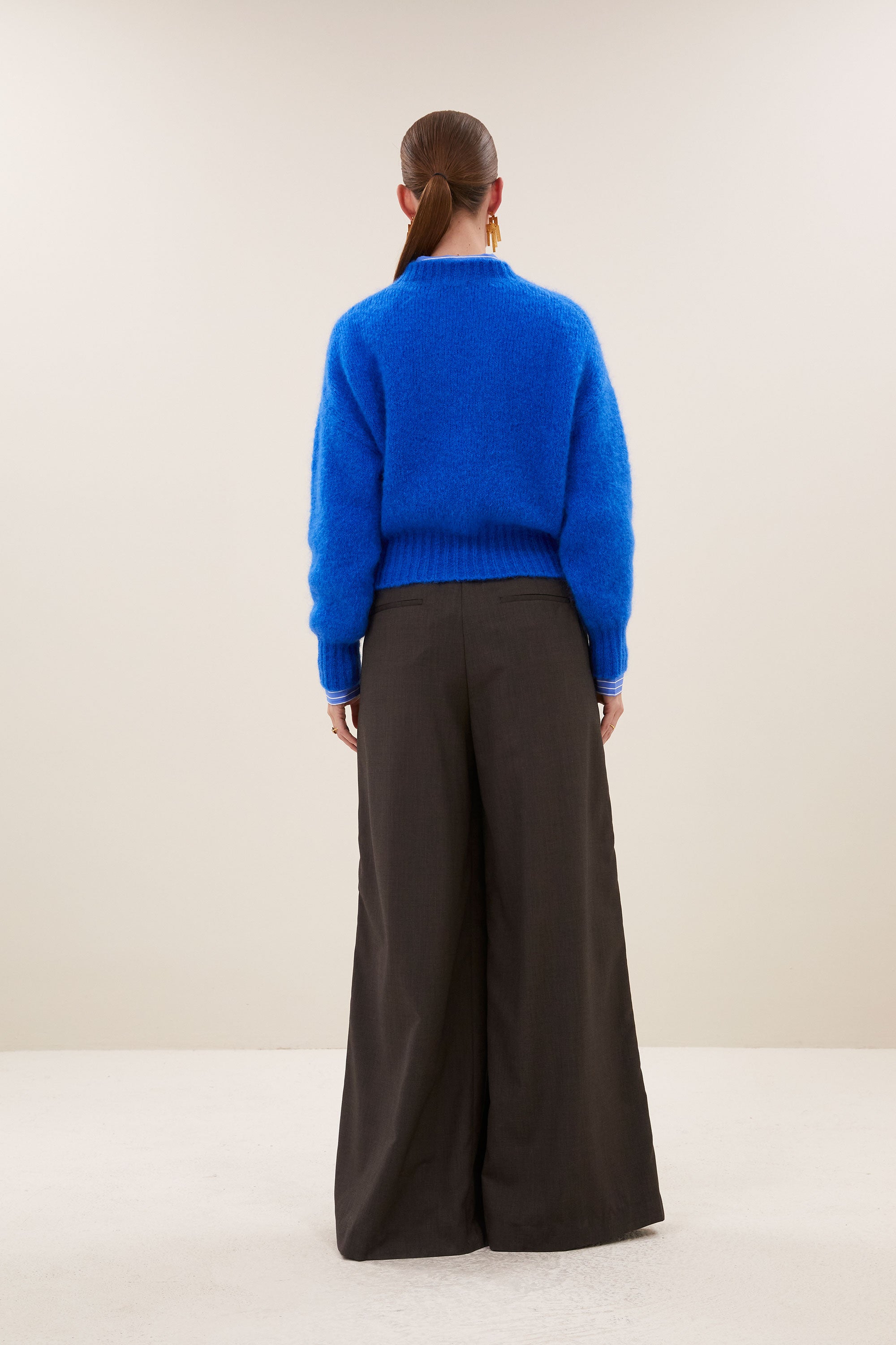 sonny-pullover-kingsblue-1-comfortabele draagervaring-gebreide patronen-must-have essential-by-bar-achteraanzicht