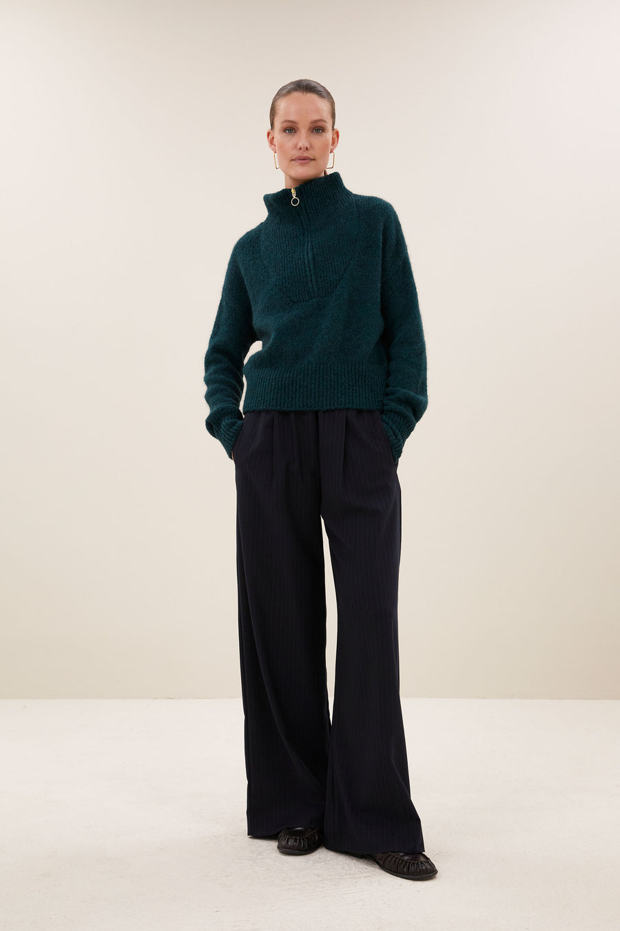 boxy-beau-pullover-dark-green-alpacamix kwaliteit-hoge hals-ritssluiting-by-bar-vooraanzicht