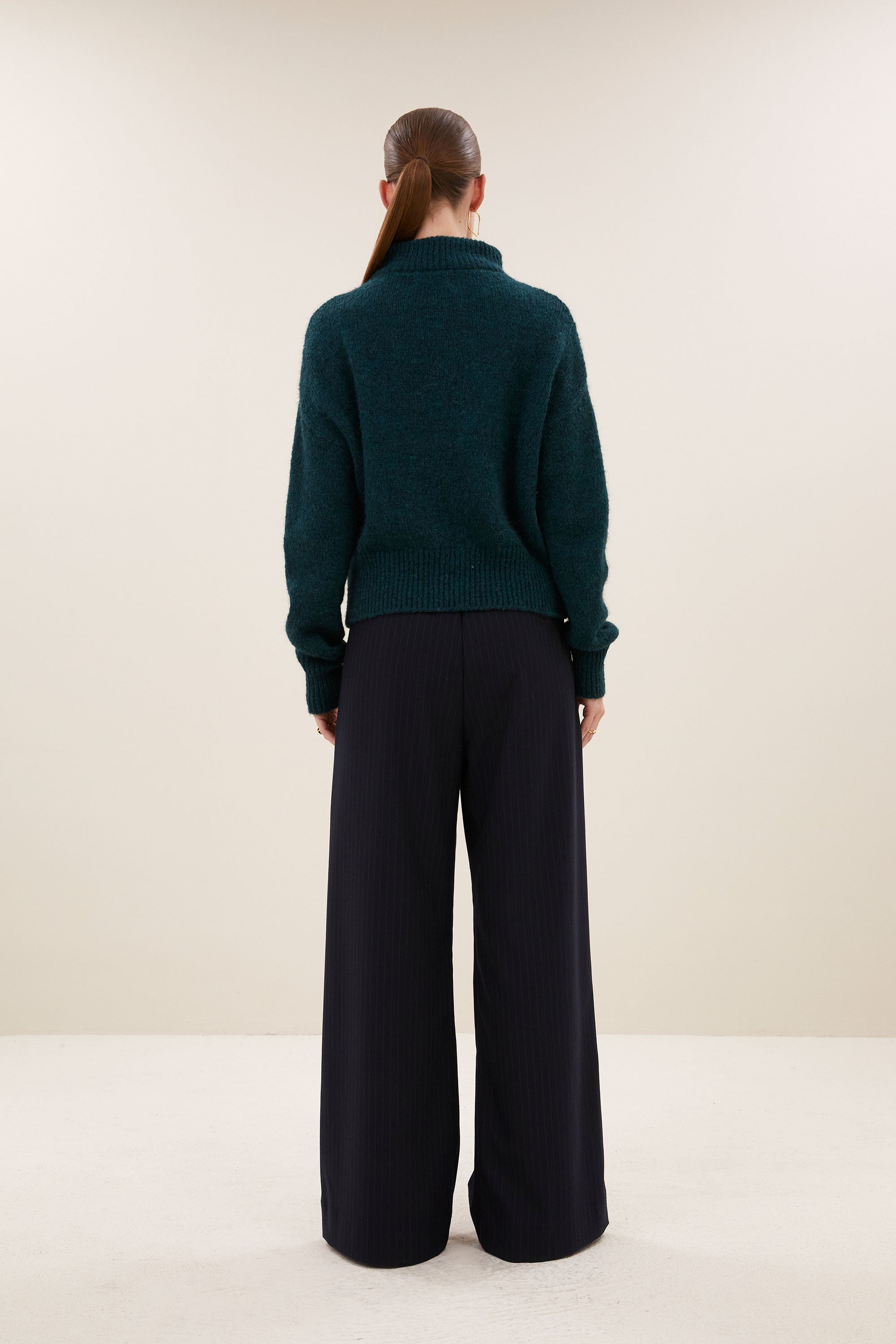 boxy-beau-pullover-dark-green-alpacamix kwaliteit-hoge hals-ritssluiting-by-bar-achteraanzicht