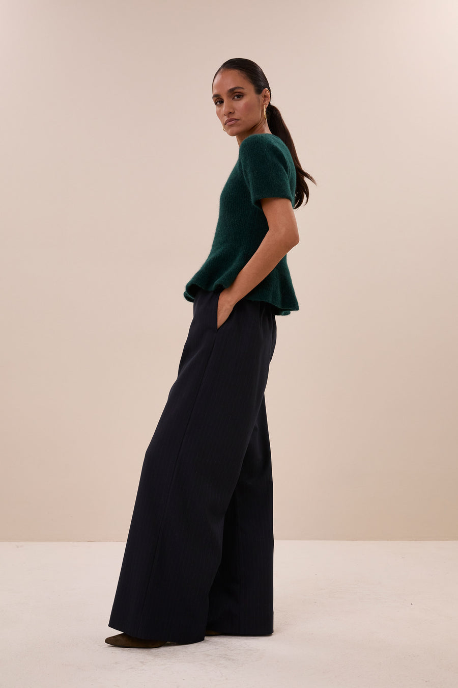 dolly-pullover-dark-green-alpacamix kwaliteit-all-time classic-ronde halslijn-by-bar-zijaanzicht