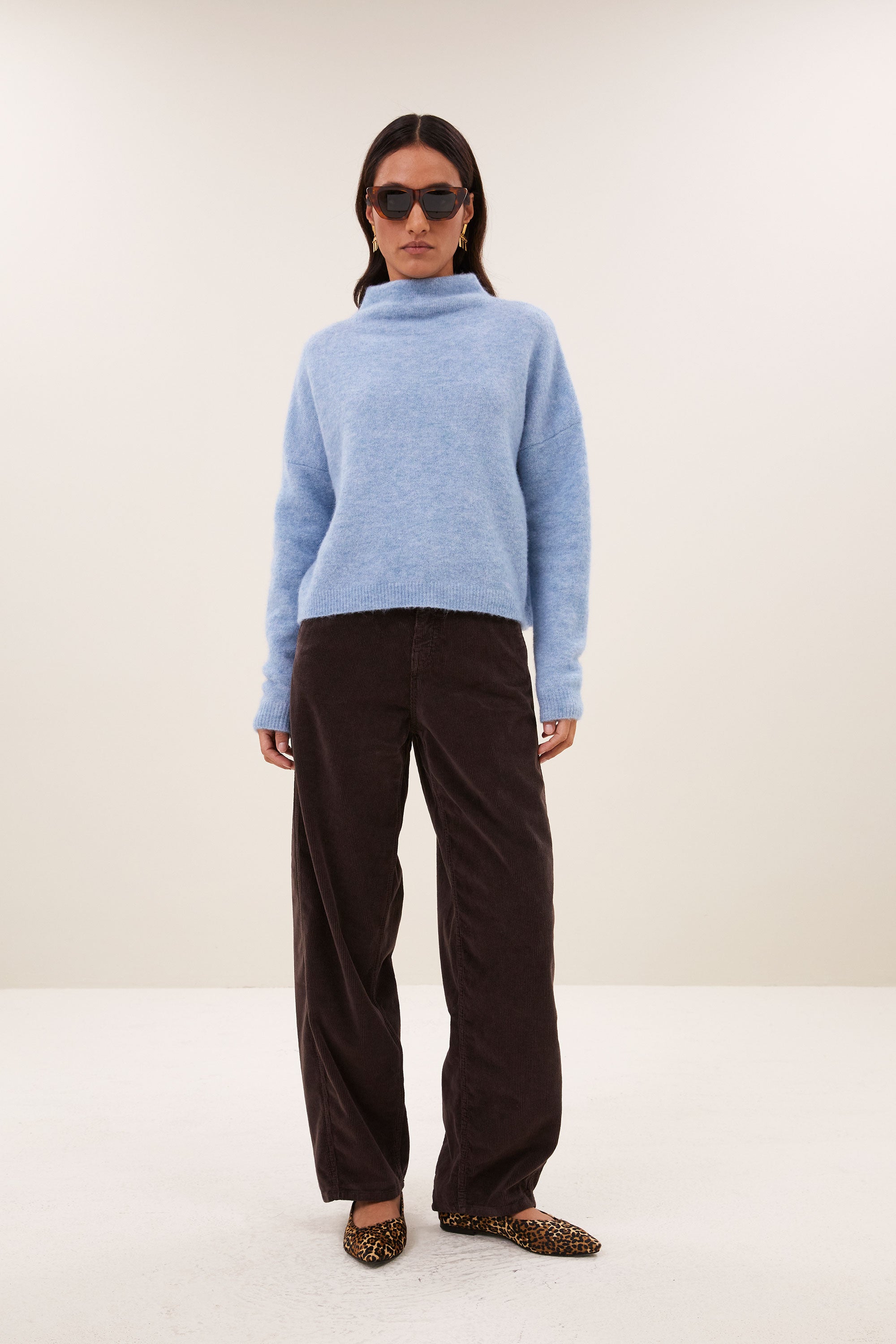 vinn-pullover-cloud-blue-alpacamix kwaliteit-must-have essential-tijdloze pasvorm-by-bar-vooraanzicht