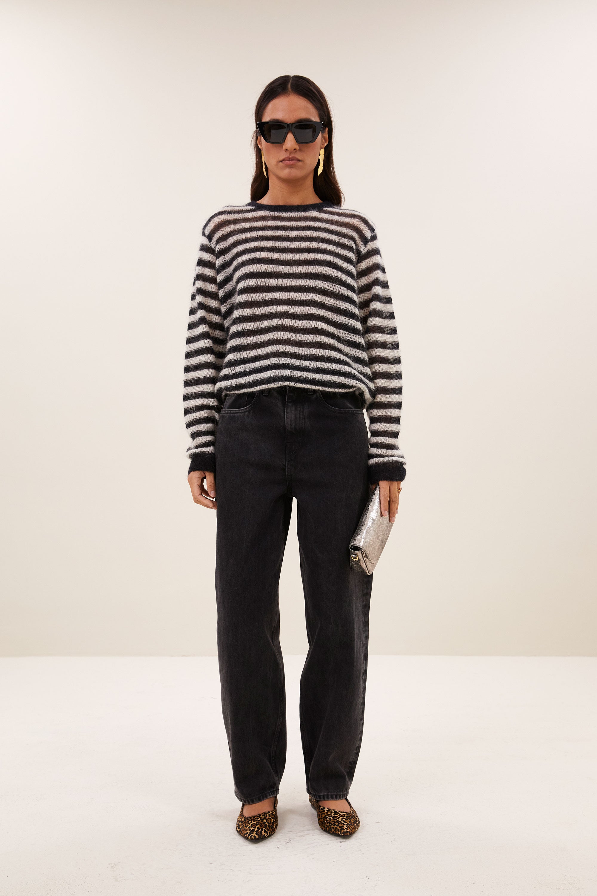 gwen-pullover-black-white-stripe-all-time classic-mix van mohair-ronde halslijn-by-bar-sfeerbeeld