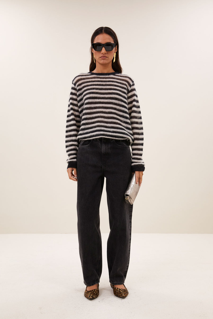 gwen-pullover-black-white-stripe-all-time classic-mix van mohair-ronde halslijn-by-bar-sfeerbeeld