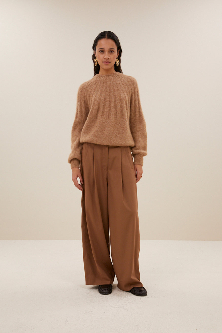 zoe-pullover-camel-alpacamix kwaliteit-all-time classic-ronde halslijn-by-bar-vooraanzicht