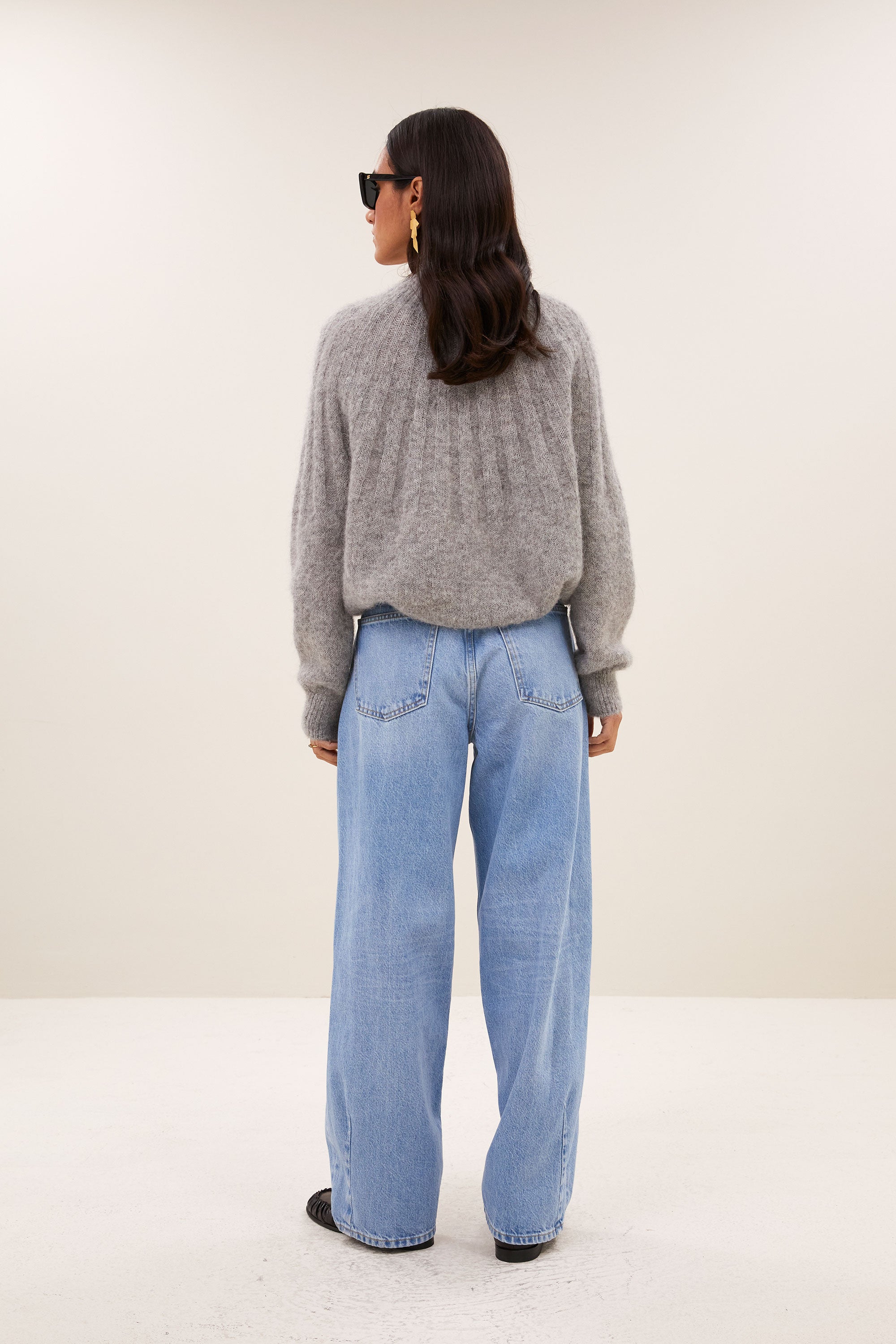 zoe-pullover-grey-melee-alpacamix kwaliteit-all-time classic-ronde halslijn-by-bar-zijaanzicht