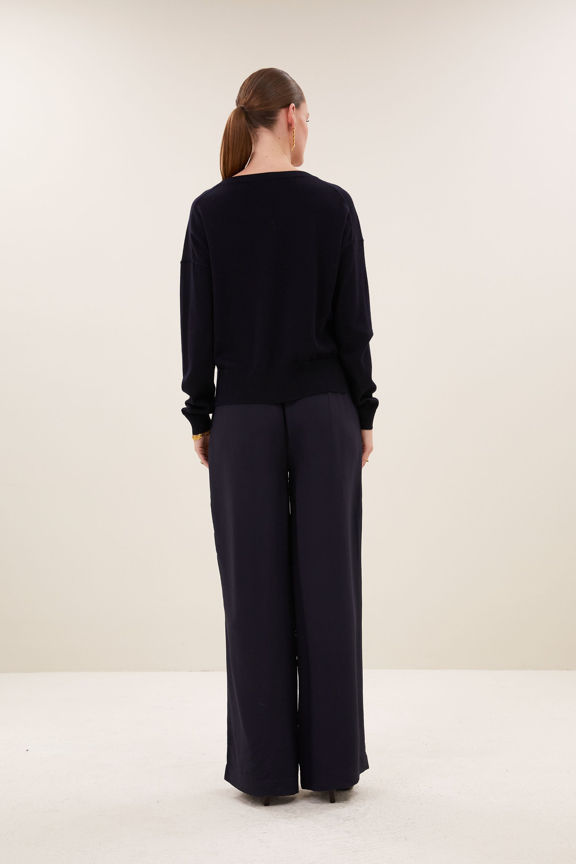 duke-pullover-midnight-merino wol-all-time classic-ronde halslijn-by-bar-achteraanzicht