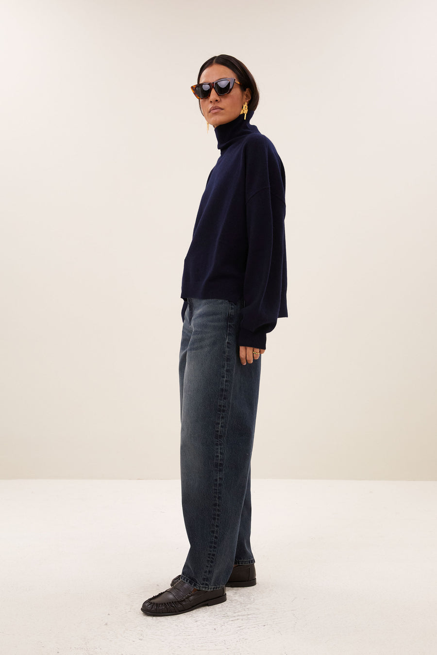 sammie-pullover-midnight-3-merino wol-all-time classic-comfortabele pasvorm-by-bar-zijaanzicht