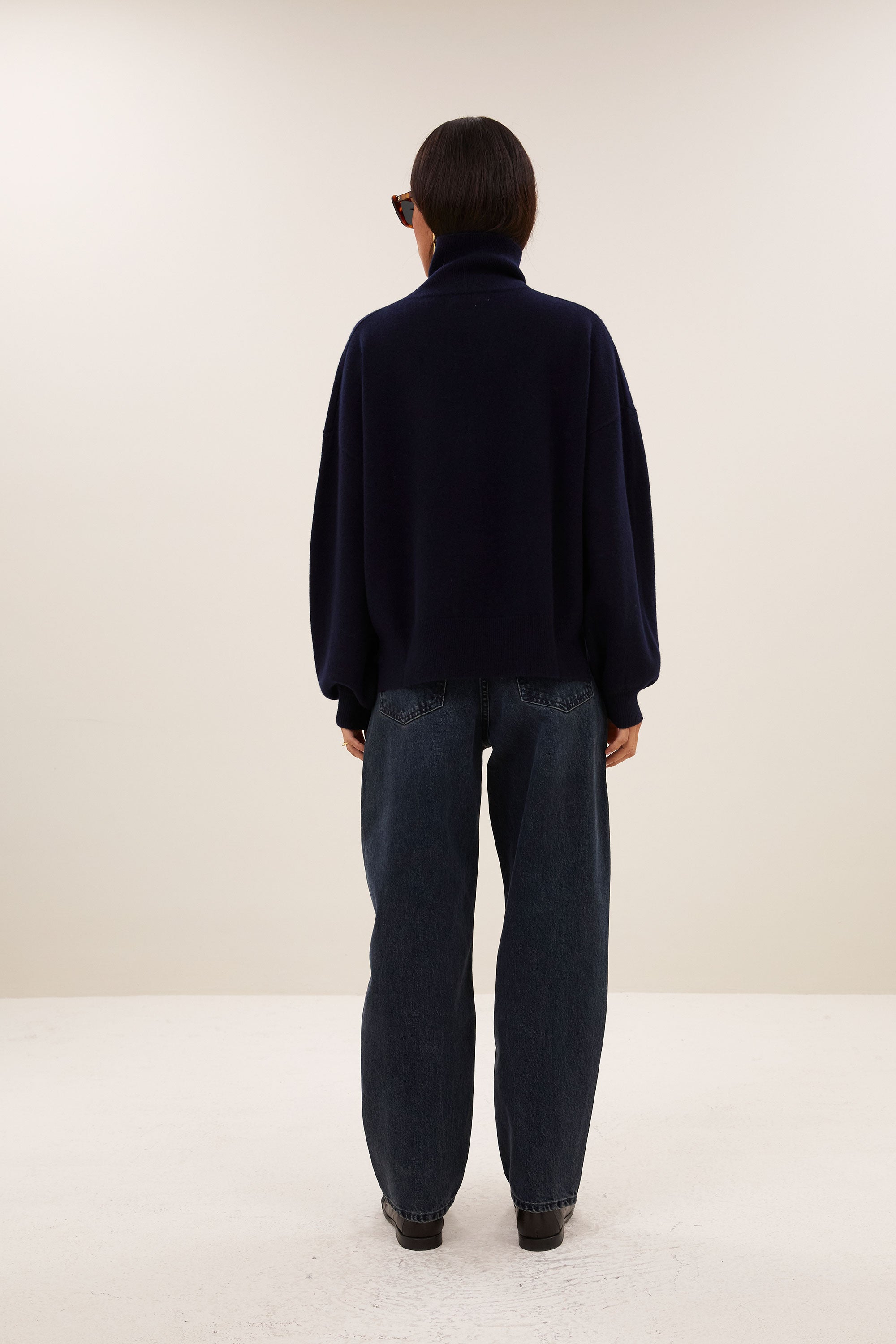 sammie-pullover-midnight-3-merino wol-all-time classic-comfortabele pasvorm-by-bar-achteraanzicht