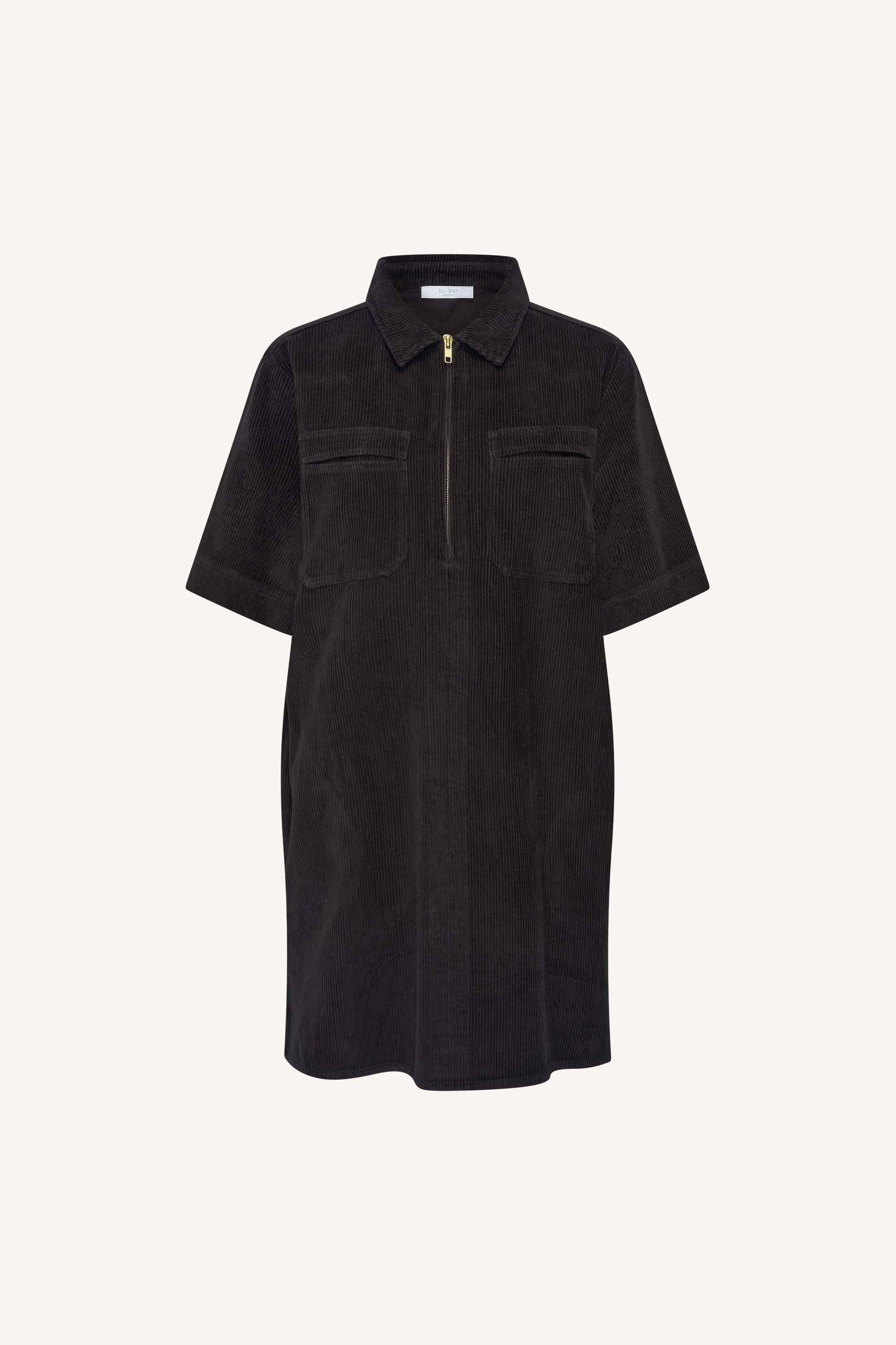 philipe-cord-dress-black-kleine kapmouw-opstaande kraag-ritssluiting-by-bar-productfoto