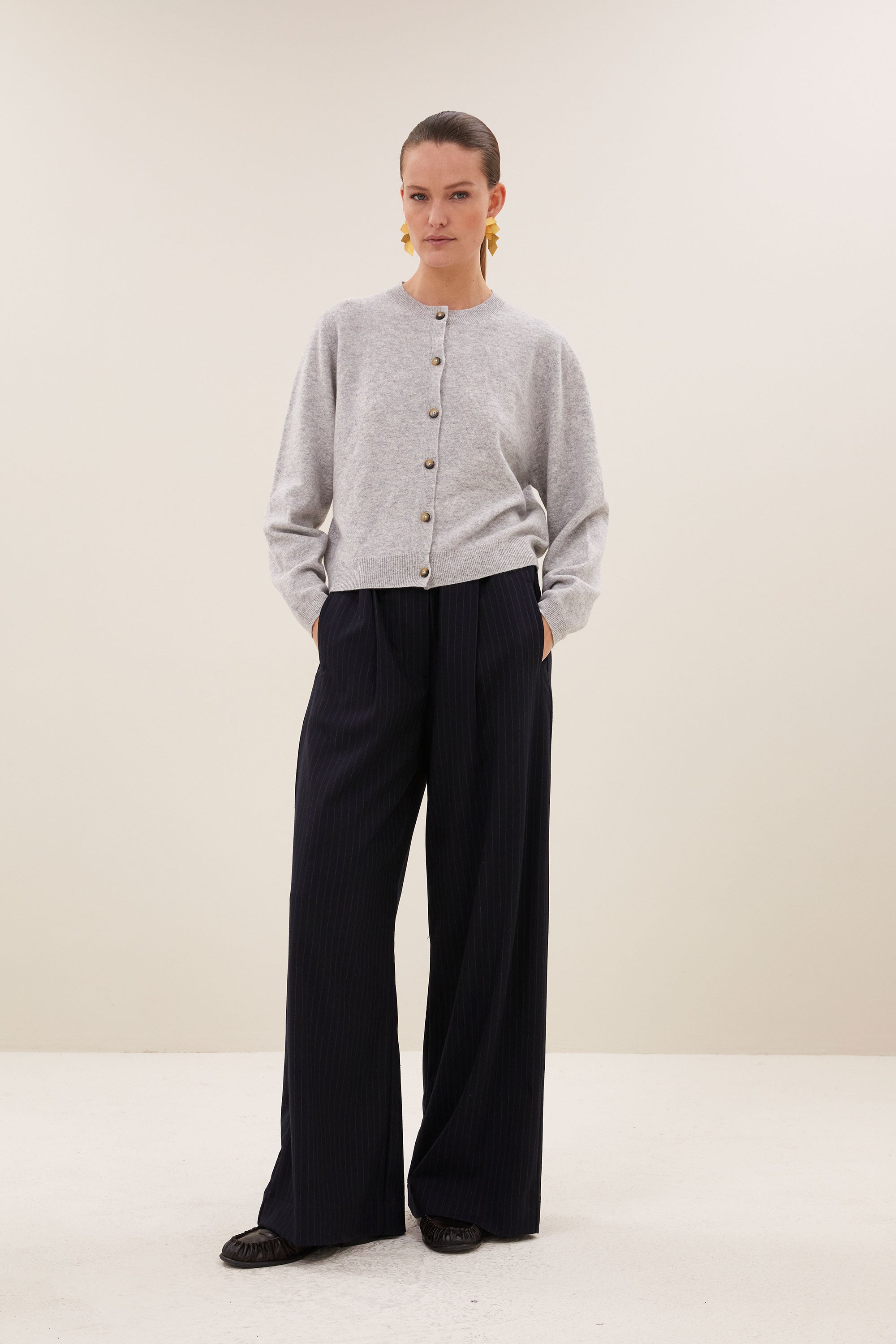 benji-pine-stripe-pants-dark-pine-stripe-all-time classic-comfortabele pasvorm-losvallende pasvorm-by-bar-sfeerbeeld
