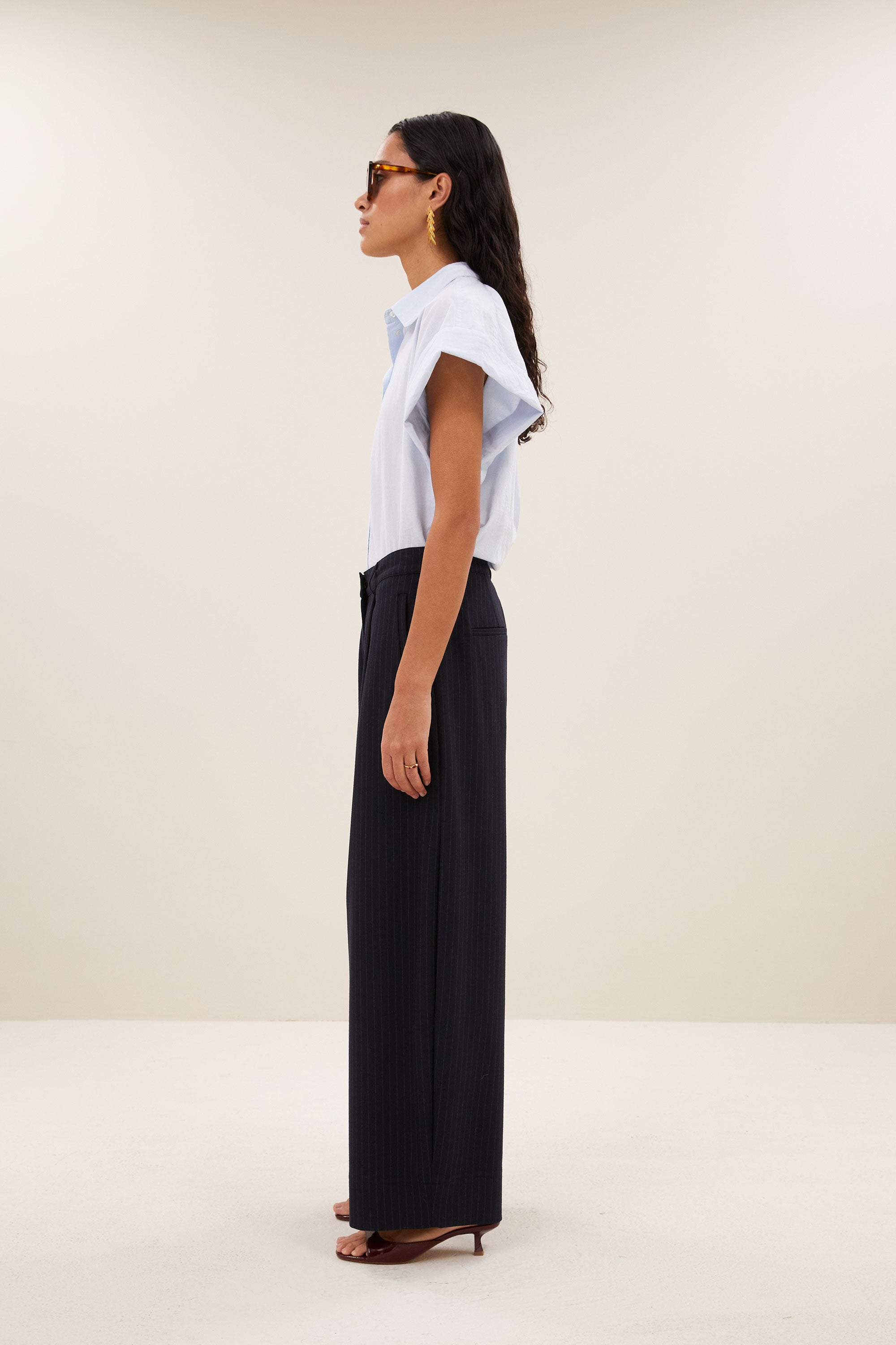 pixie-chambray-blouse-light-blue-1-all-time classic-must-have essential-kleine kapmouw-by-bar-aanvullende-foto