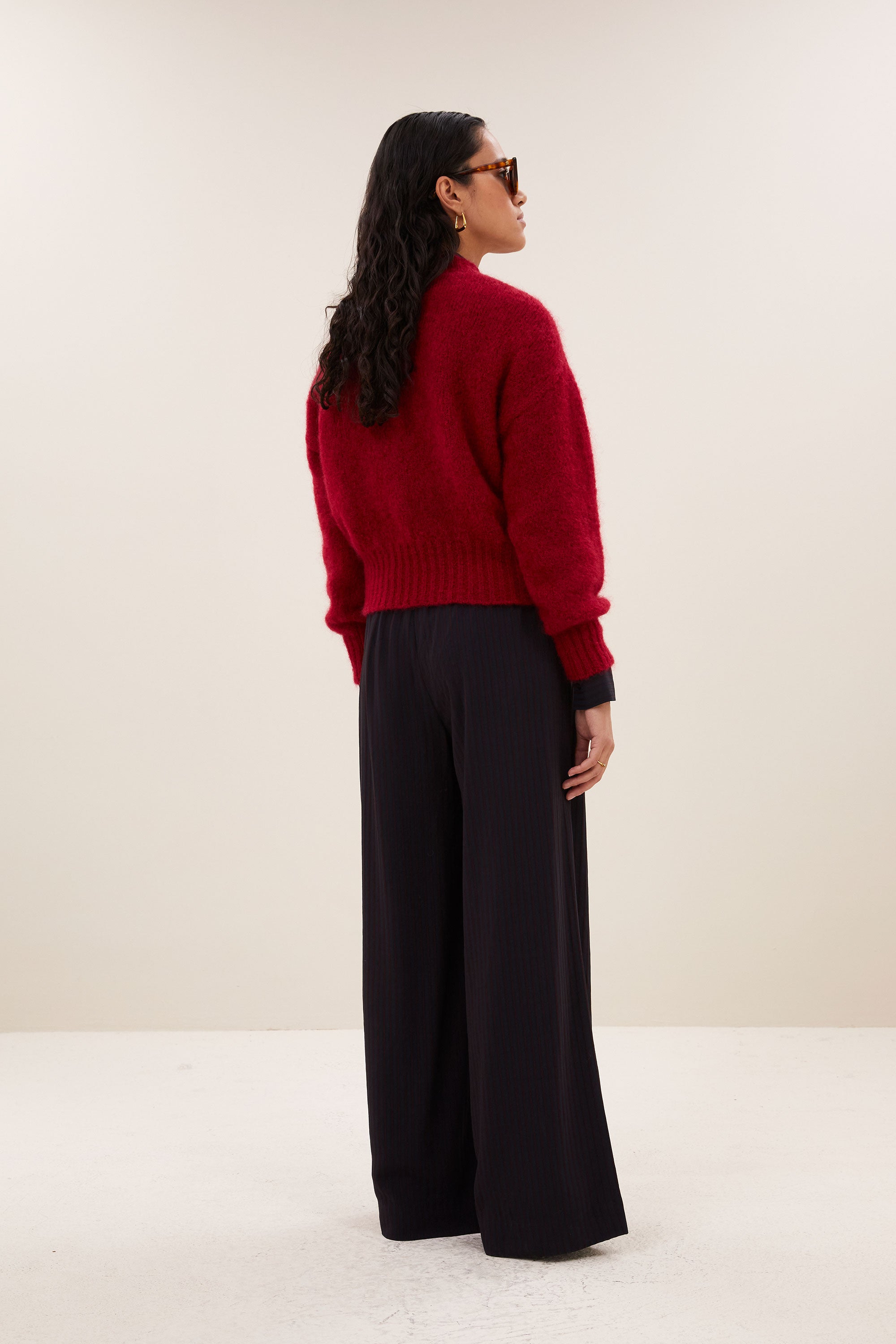 benji-wide-stripe-pants-wine-stripe-comfortabele draagervaring-all-time classic-plooien-by-bar-achteraanzicht