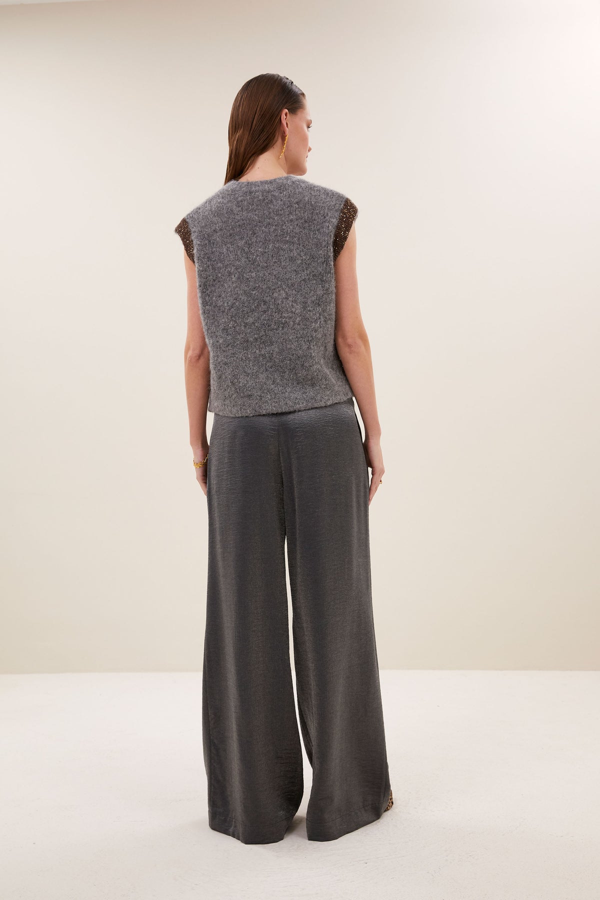 lodi-metallic-pants-metallic-silver-all-time classic-elastieken band-gemaakt door weefspecialist-by-bar-achteraanzicht
