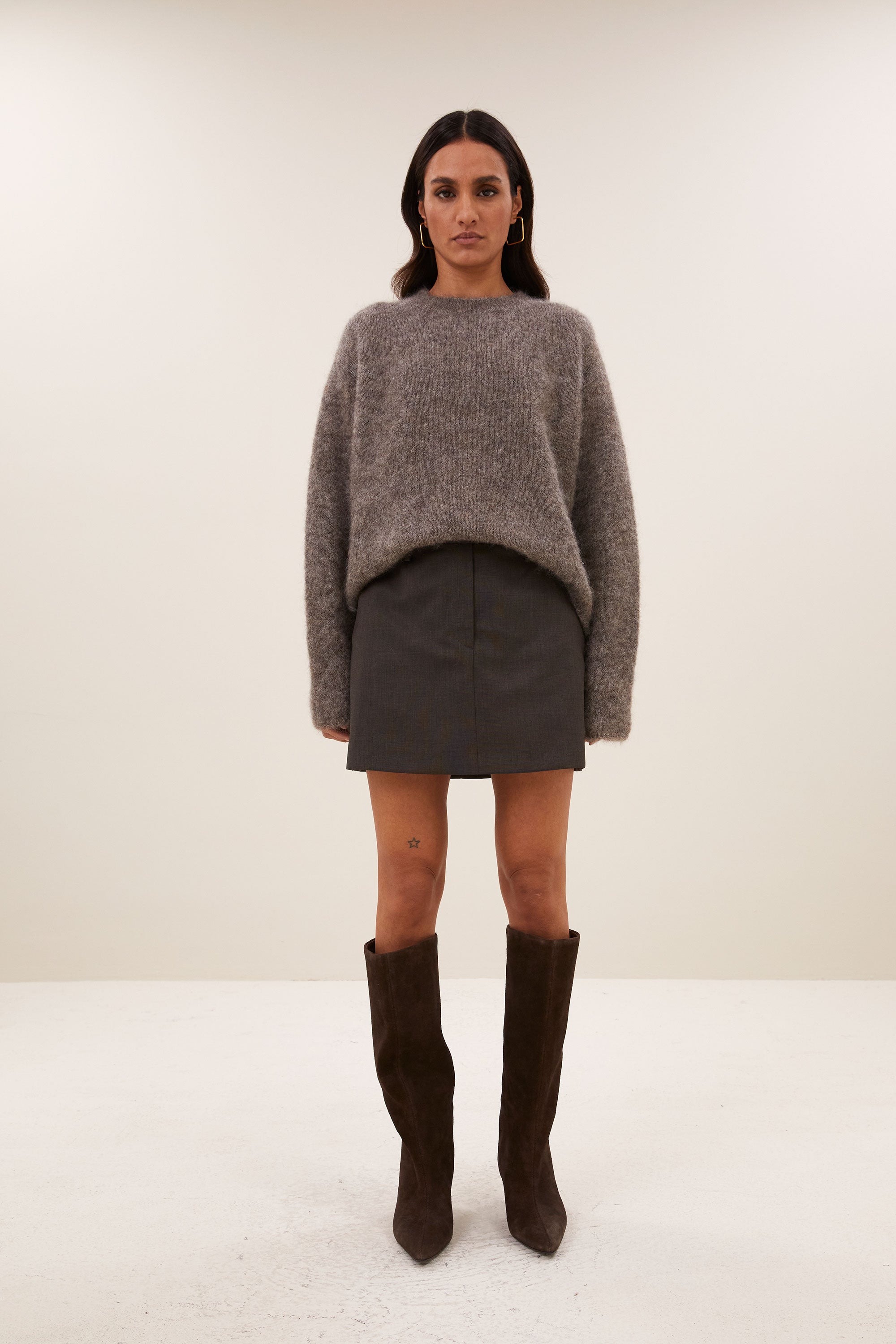 ginny-skirt-dark-brown-all-time classic-gemaakt door weefspecialist-ritssluiting-by-bar-sfeerbeeld