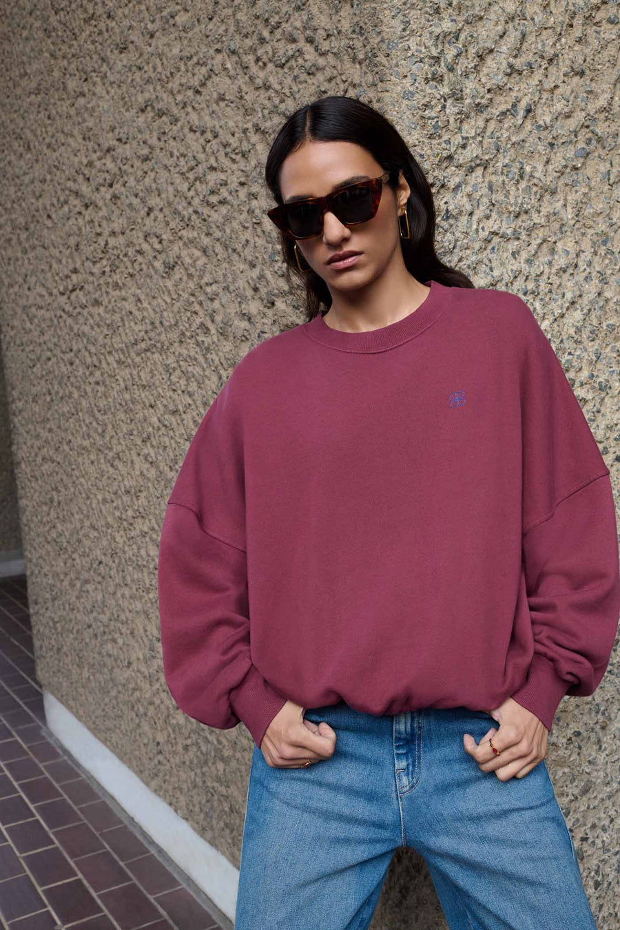 malyn-logo-sweater-burgundy-crush-comfortabele draagervaring-casual fit-katoen kwaliteit-by-bar-sfeerbeeld