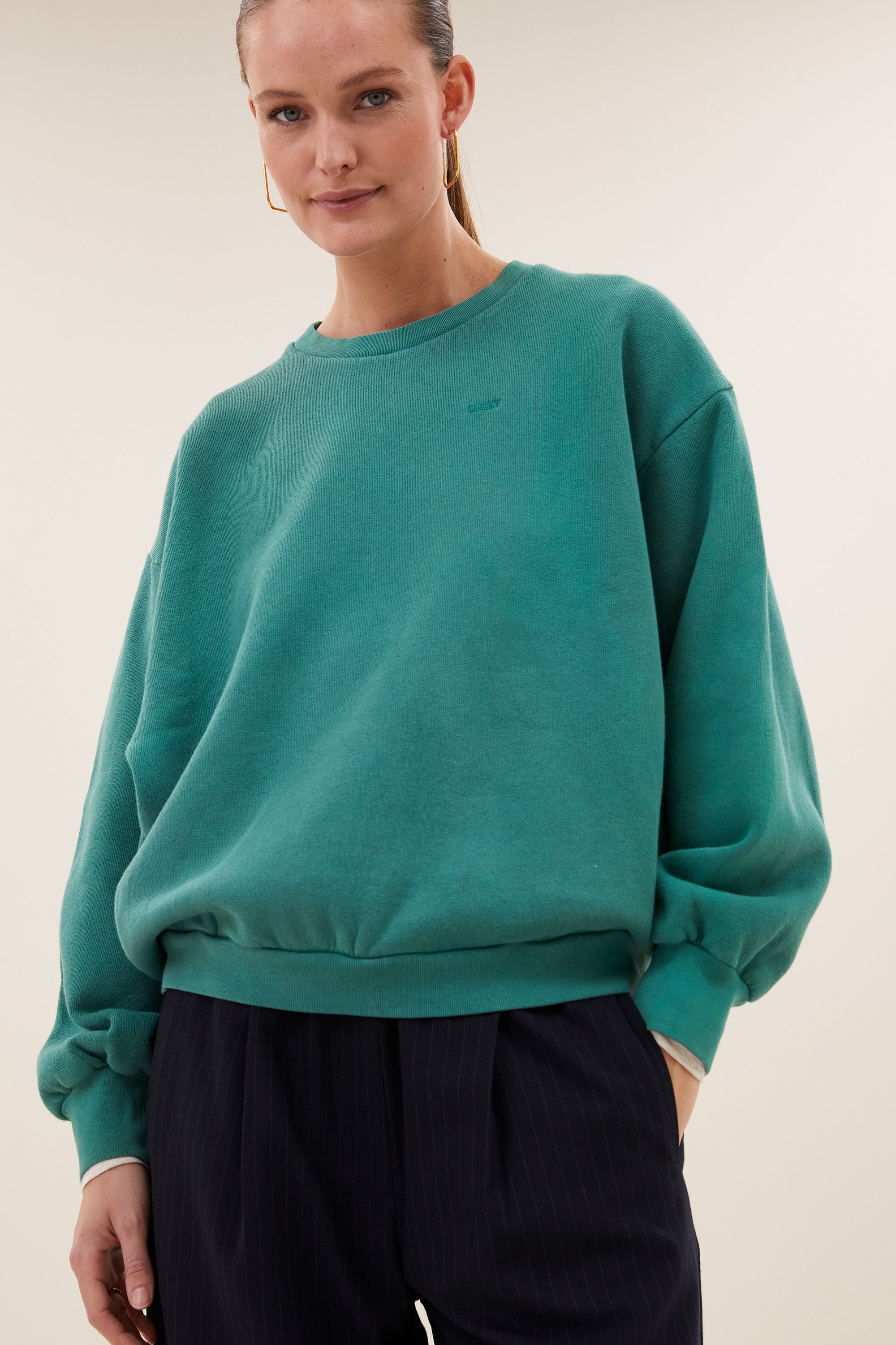 lili-lucky-sweater-frosty-green-comfortabele draagervaring-comfortabele pasvorm-losvallende pasvorm-by-bar-detail