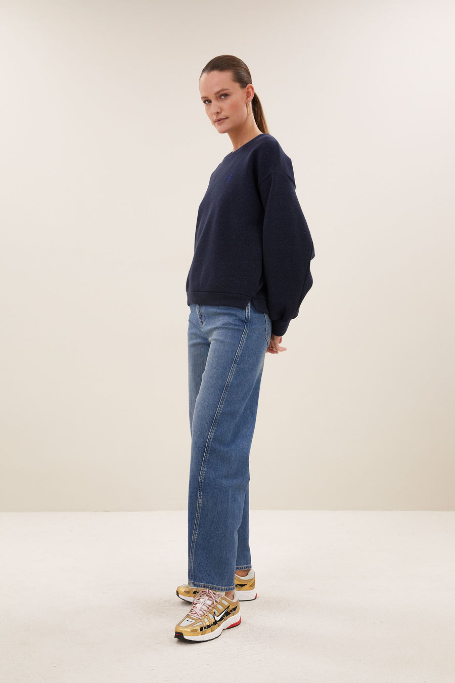 lili-sparkle-sweater-midnight-all-time classic-katoen kwaliteit-ronde halslijn-by-bar-zijaanzicht