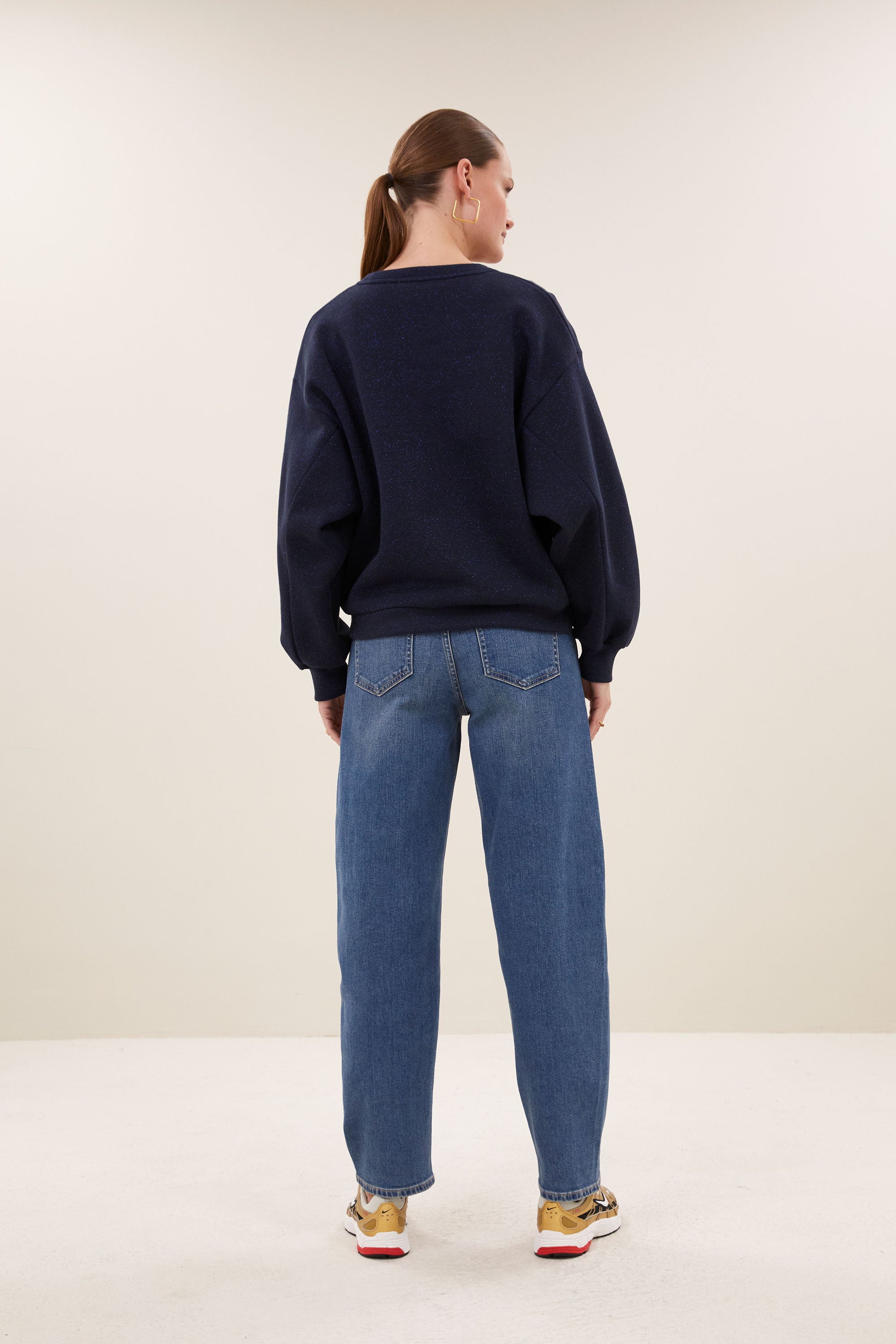 lili-sparkle-sweater-midnight-all-time classic-katoen kwaliteit-ronde halslijn-by-bar-achteraanzicht