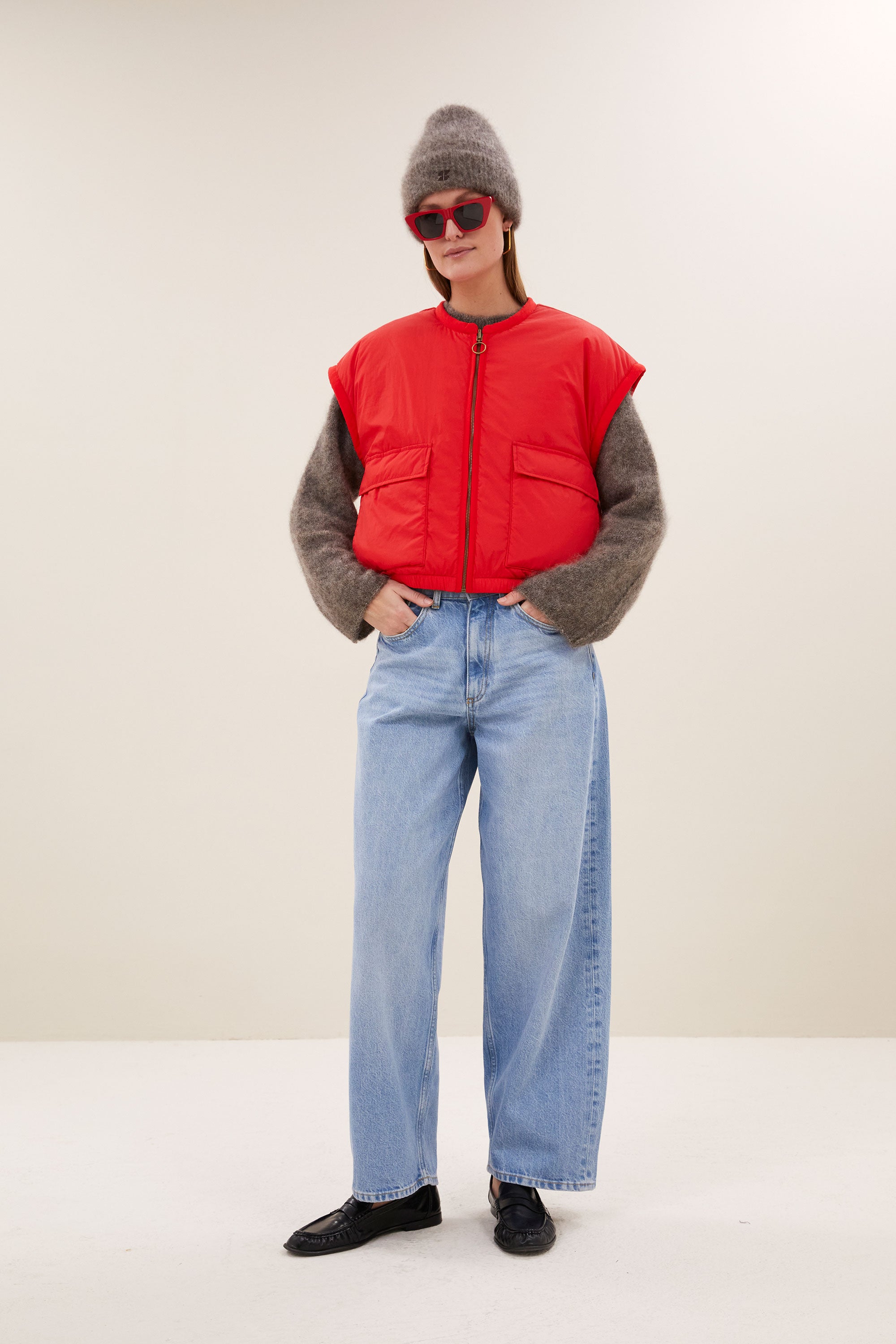 gio-sleeveless-jacket-poppy-red-fleece_pocket_lining-binnenvoering-draagbaar aan beide zijden-by-bar-achteraanzicht