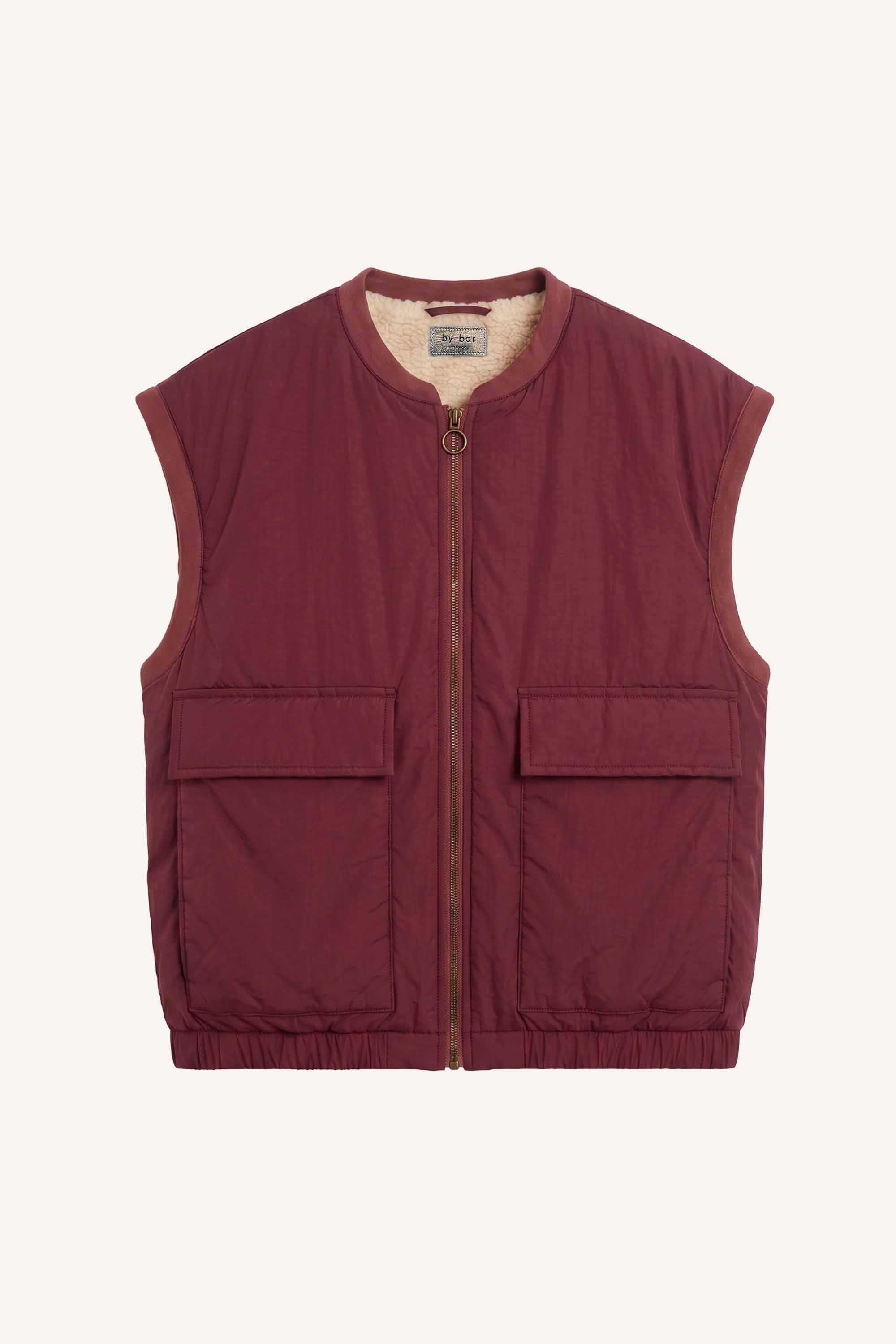gio-sleeveless-jacket-wine-fleece_pocket_lining-binnenvoering-draagbaar aan beide zijden-by-bar-productfoto