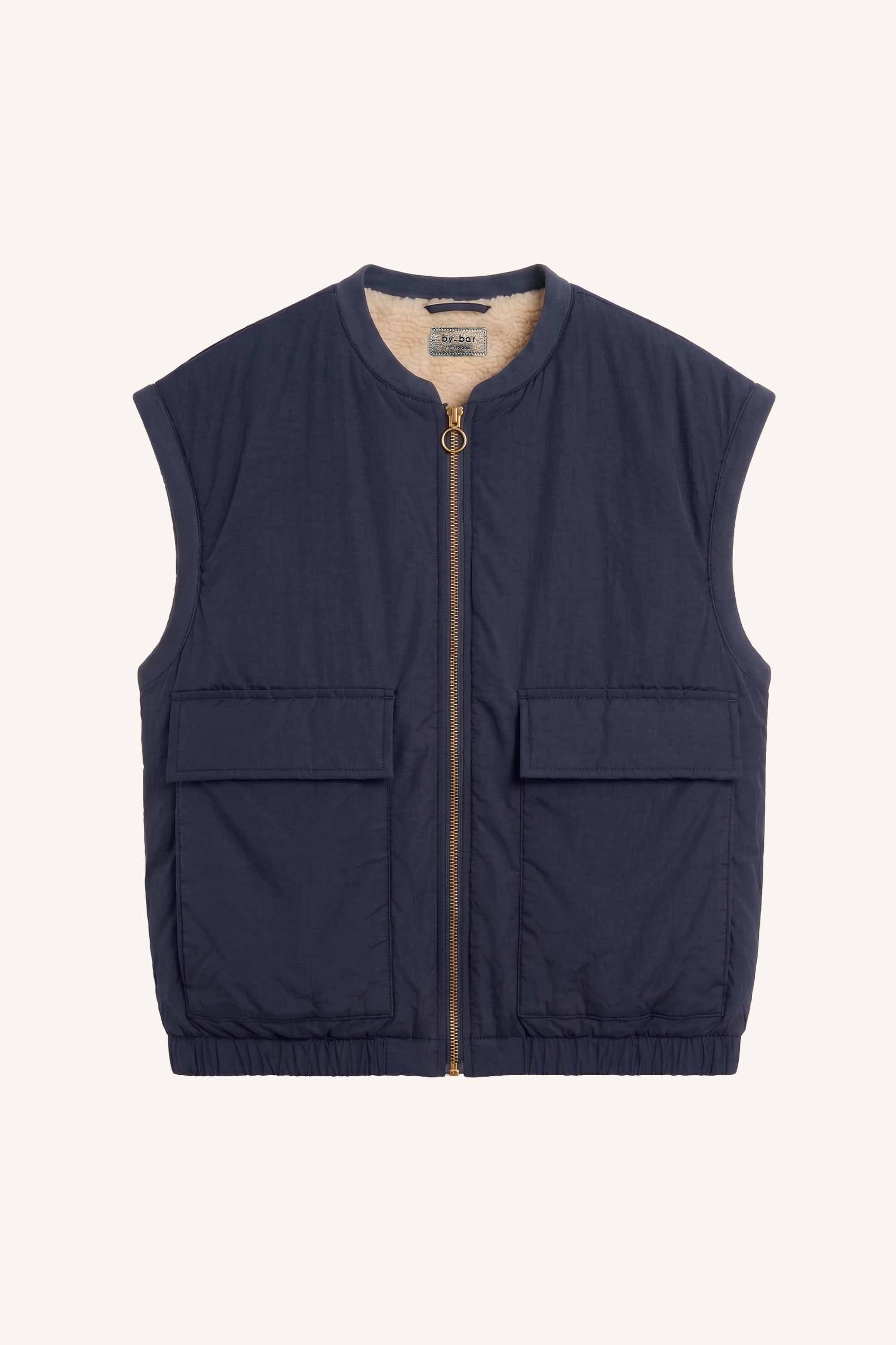 gio-sleeveless-jacket-midnight-fleece_pocket_lining-binnenvoering-draagbaar aan beide zijden-by-bar-productfoto