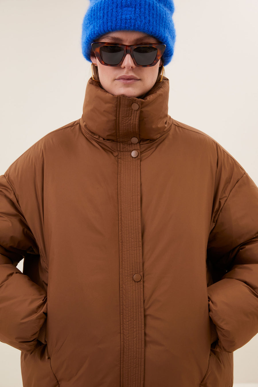 joy-jacket-hazel-hoge hals-gerecycled polyester-rits- en knoopsluiting-by-bar-aanvullende-foto