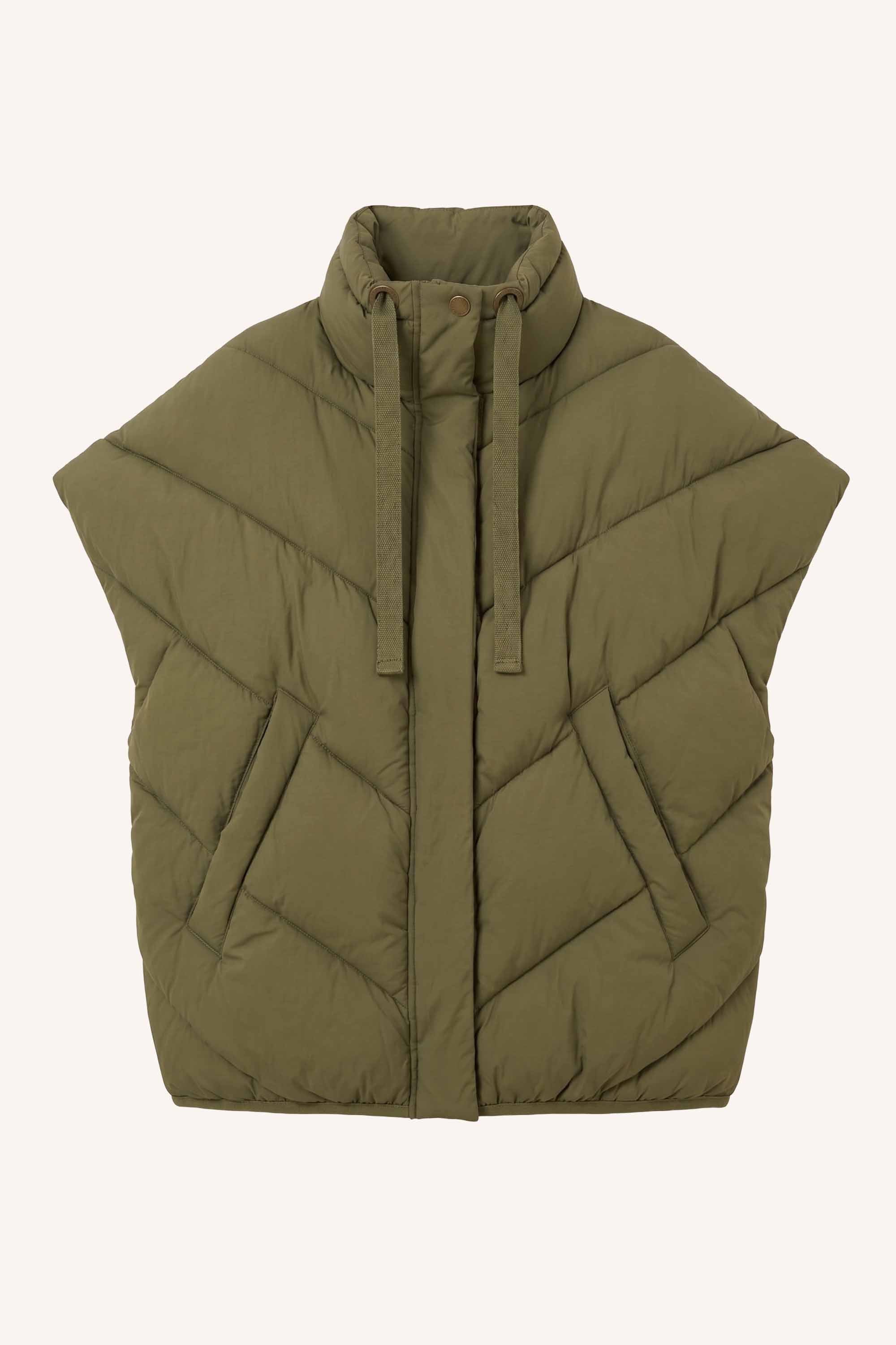 franky-sleeveless-jacket-olive-fleece_pocket_lining-opstaande kraag-rits- en knoopsluiting-by-bar-productfoto