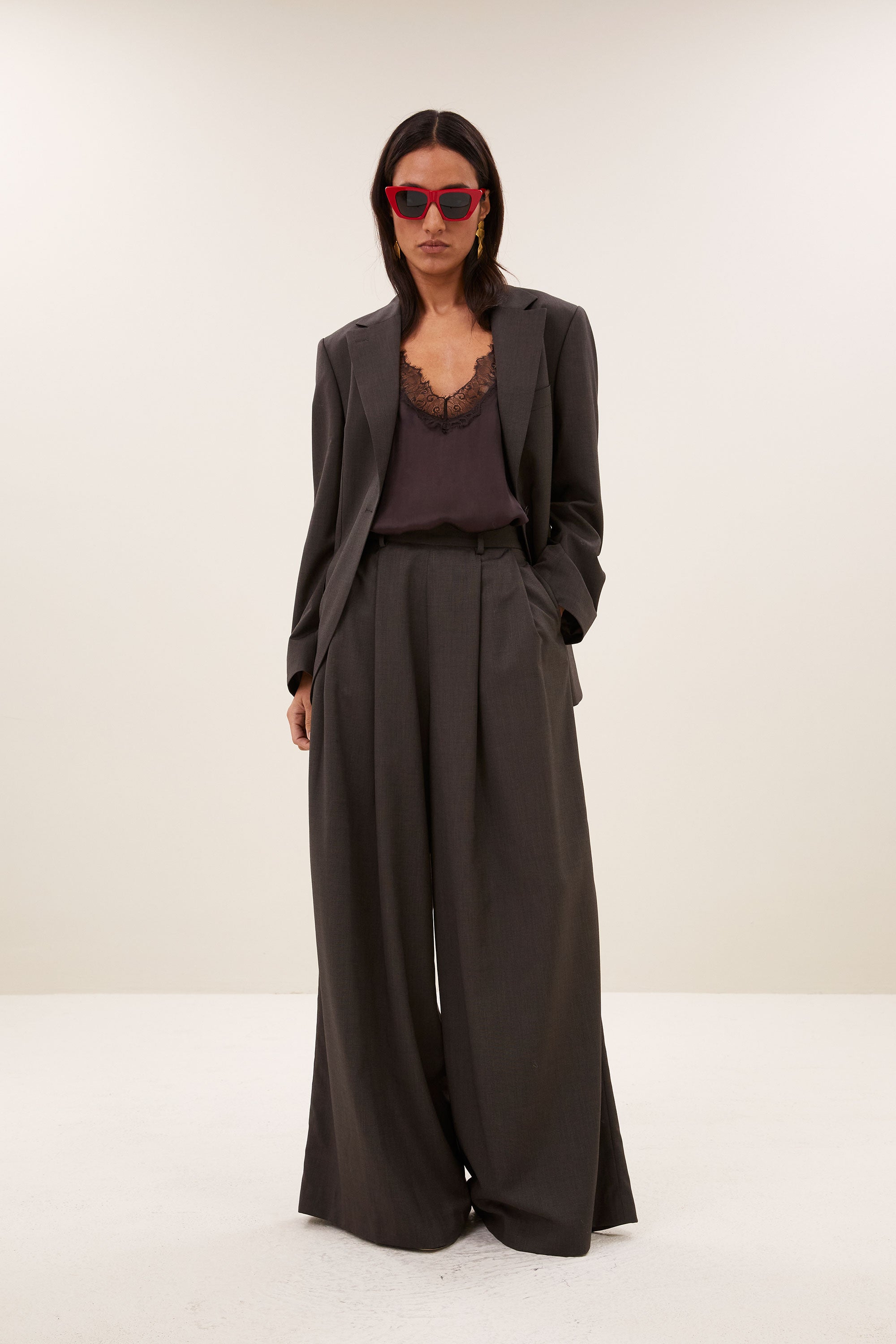 mikkel-blazer-dark-brown-all-time classic-gemaakt door weefspecialist-draagbaar als set-by-bar-vooraanzicht