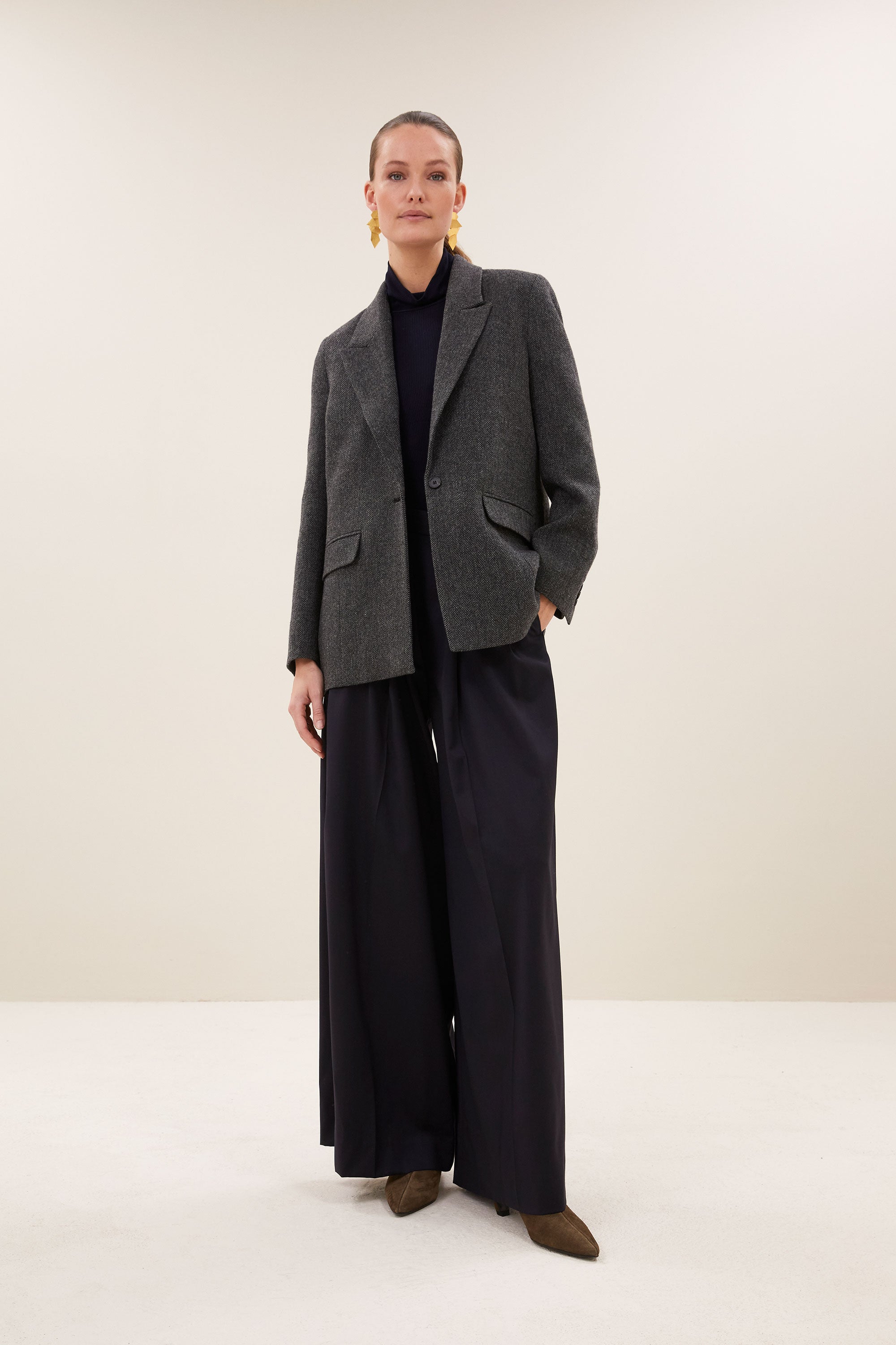 nes-herringbone-blazer-dark-grey-melee-all-time classic-knoopsluiting-wolblend-by-bar-vooraanzicht