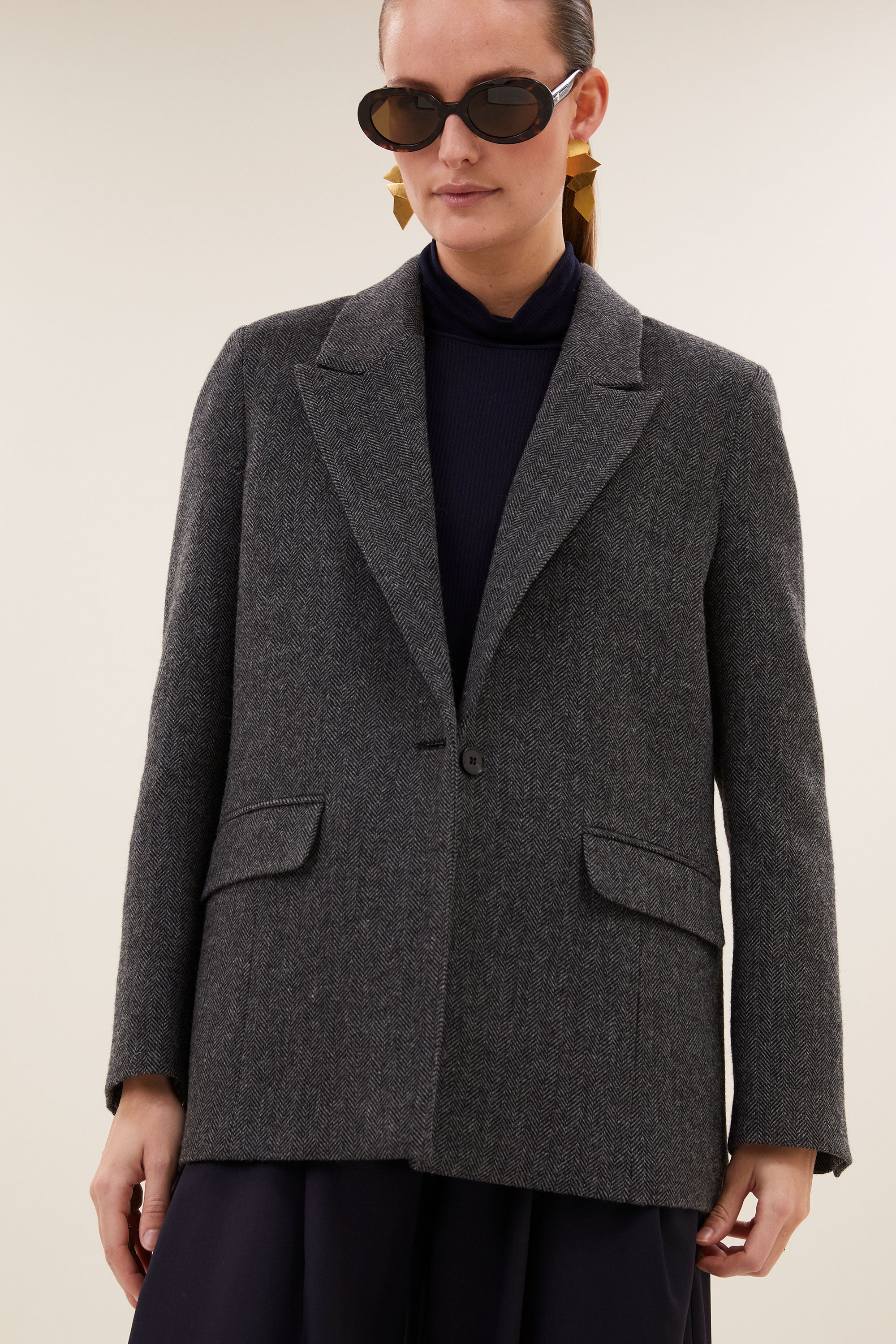 nes-herringbone-blazer-dark-grey-melee-all-time classic-knoopsluiting-wolblend-by-bar-detail